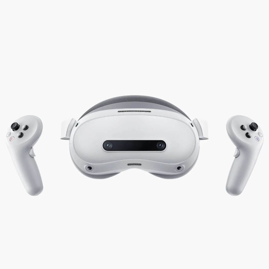 Biały zestaw słuchawkowy VR z dwoma kontrolerami na białym tle. Zestaw słuchawkowy ma szczyt i dwa przednie aparaty.