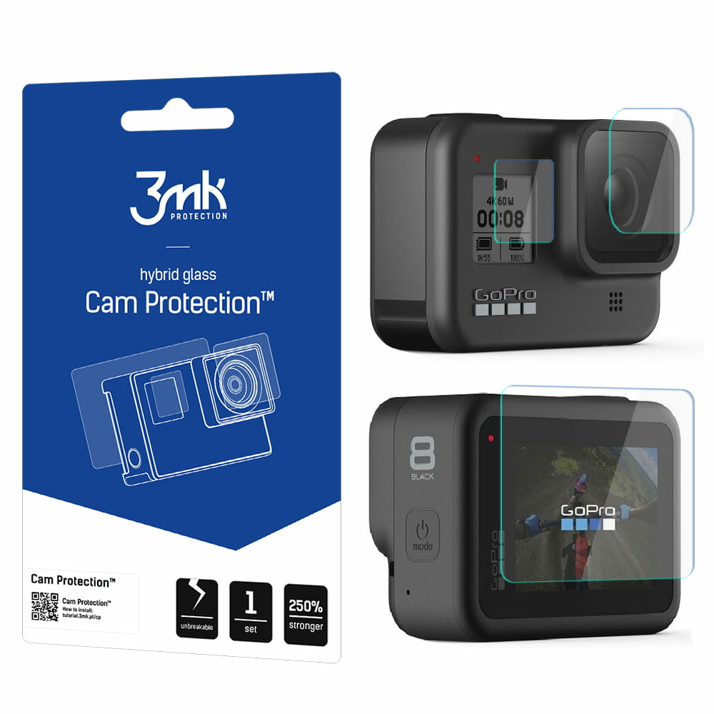 Una confezione di Cam Protection accanto a due fotocamere GoPro. La confezione è blu e bianca. Le fotocamere sono nere.