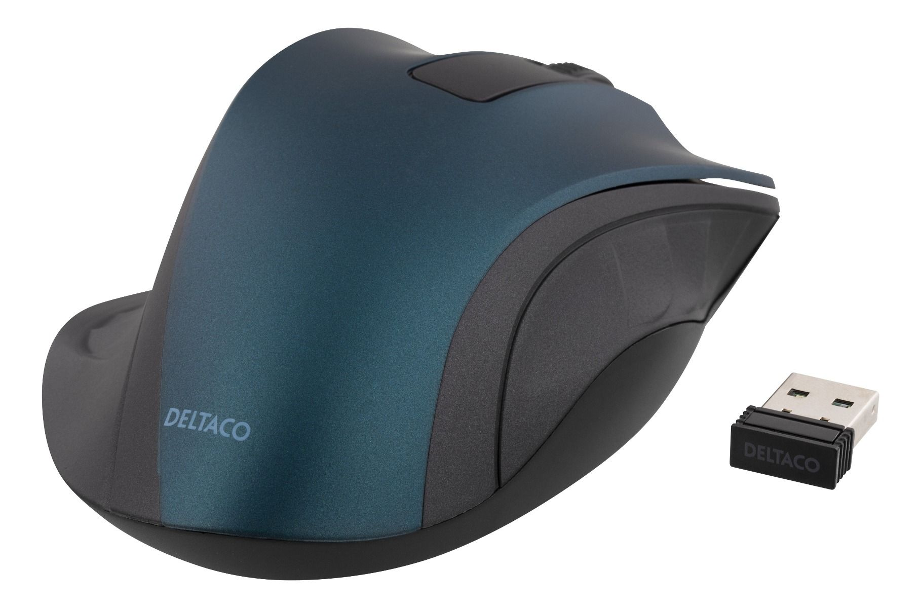 Een verticale ergonomische muis, blauwgroen en zwart, met een USB-ontvanger. De muis is gelabeld met DELTACO.
