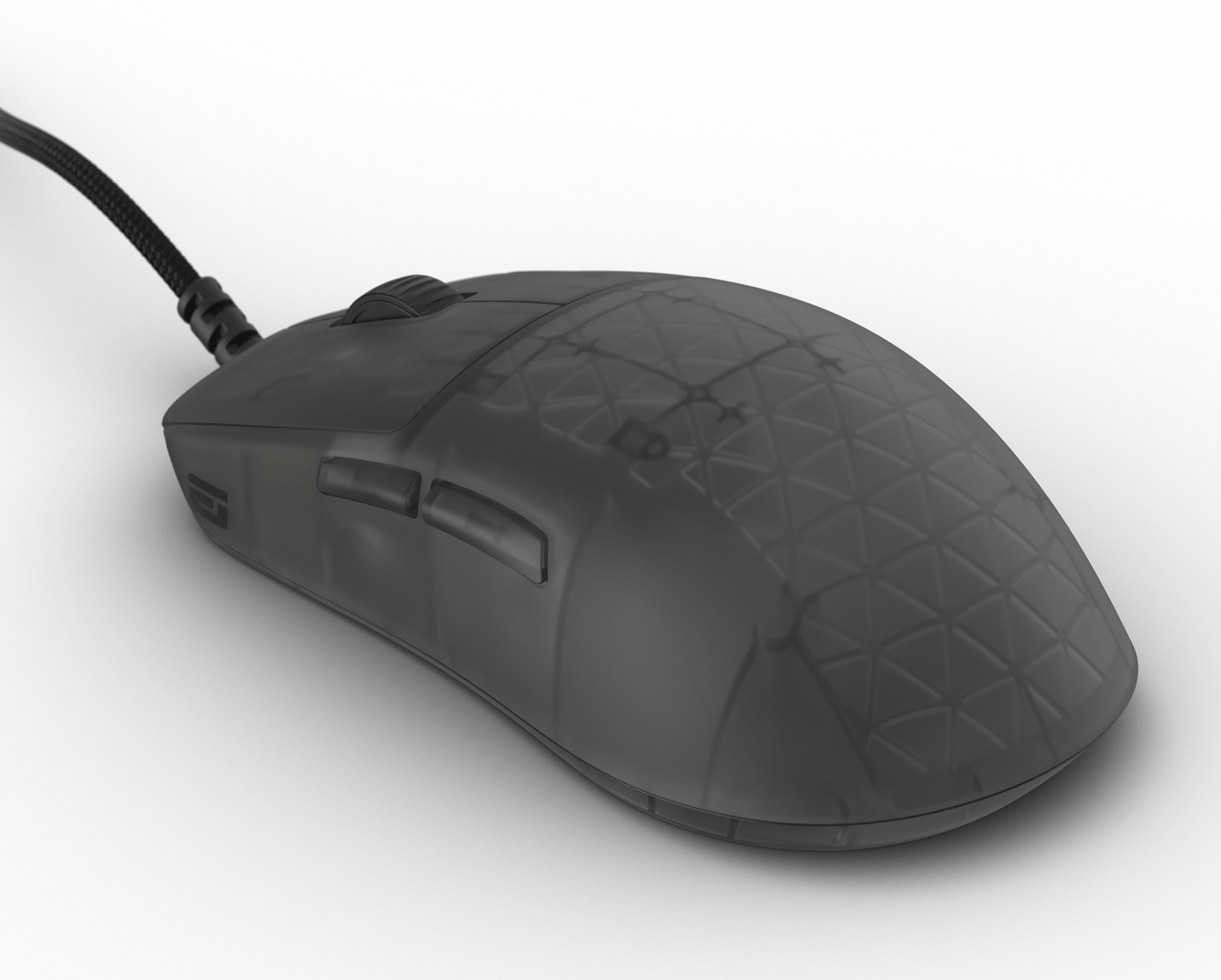 Een zwarte gamingmuis met een getextureerde bovenkant, knoppen aan de zijkant en een gevlochten kabel, op een witte achtergrond.