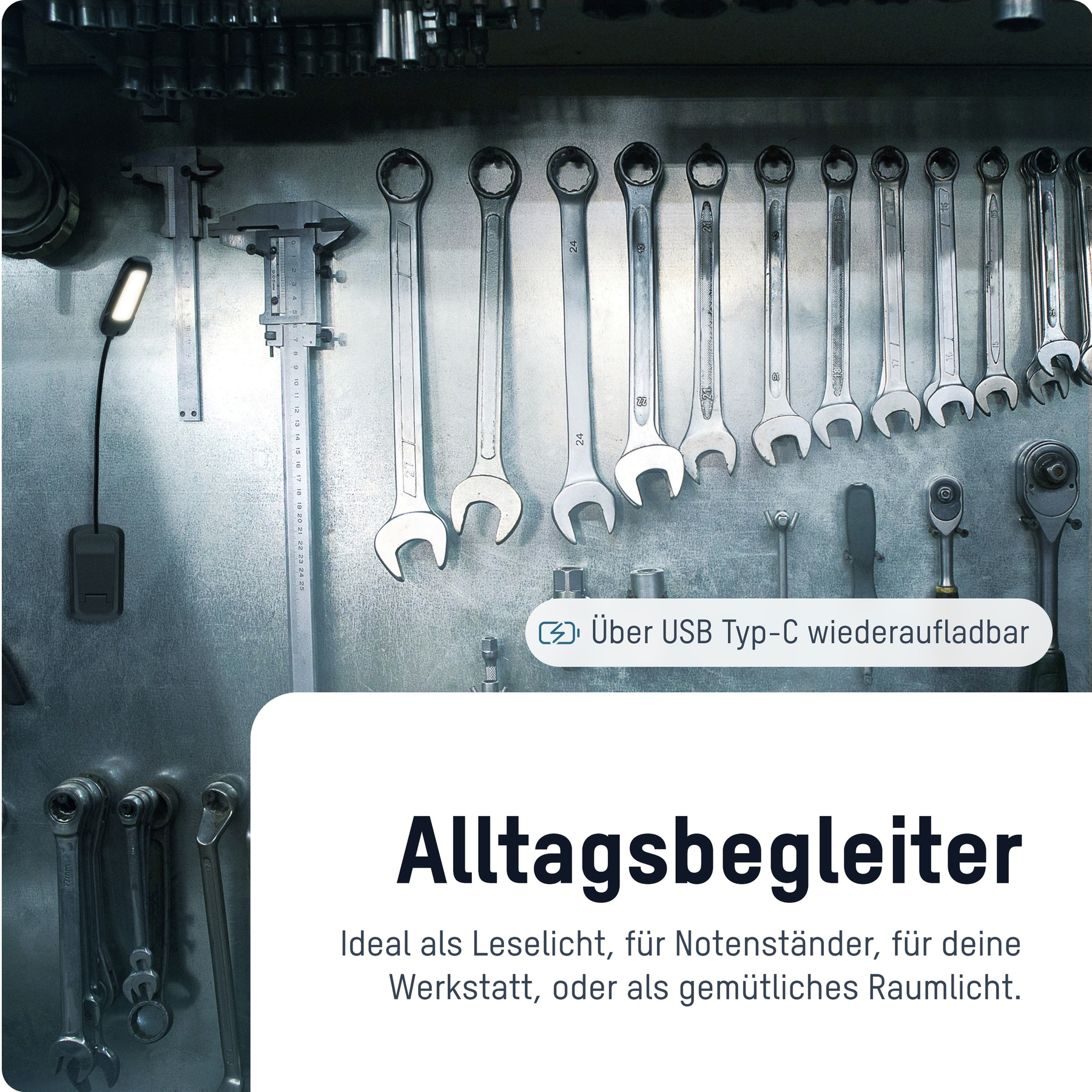 Een werkbank met gereedschap, waaronder sleutels, een schuifmaat en een lamp. Tekst: 'Alltagsbegleiter' en 'USB Typ-C'.