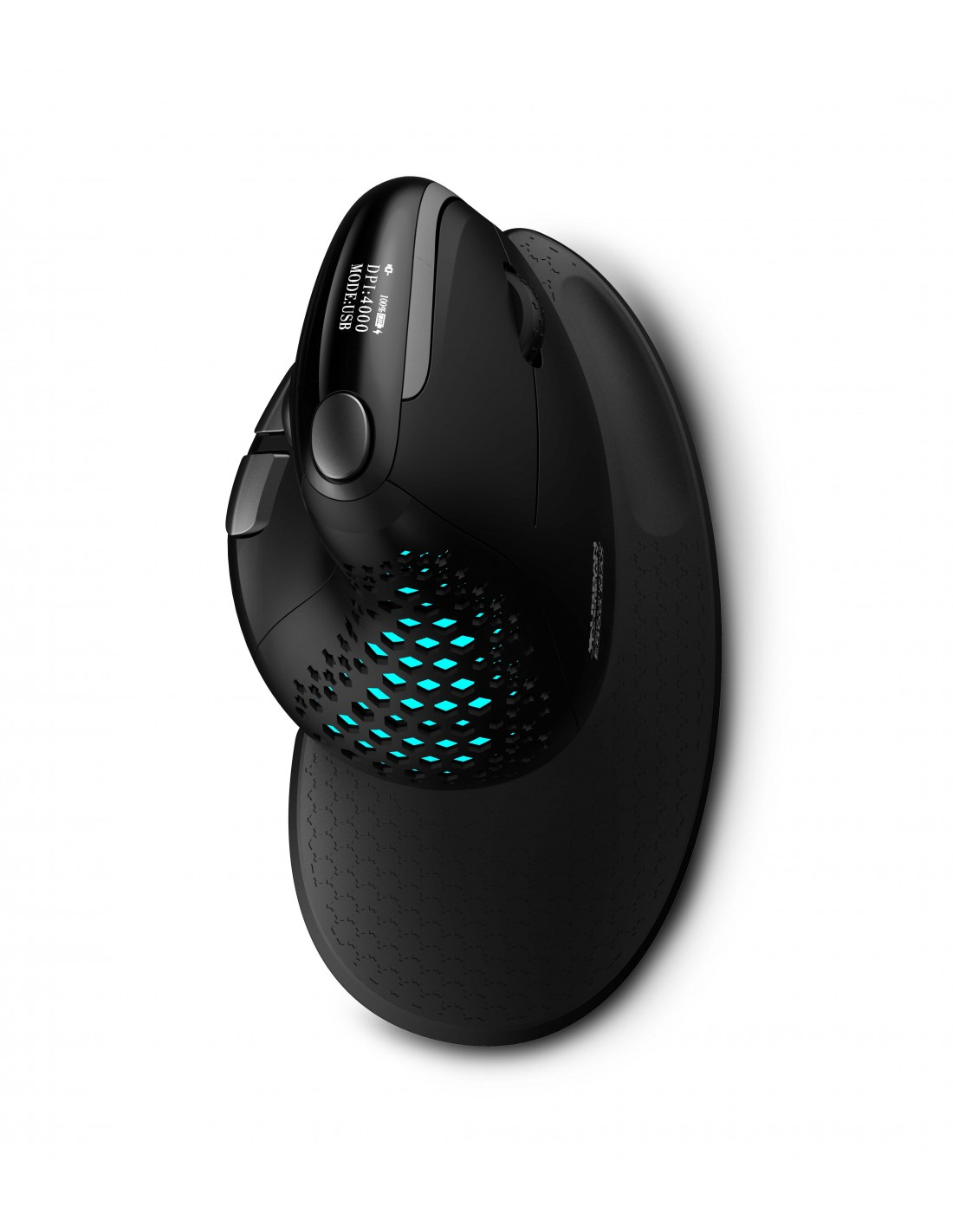 Schwarze ergonomische Maus mit blau beleuchtetem Wabenmuster. DPI 4000, USB-Modus, Leistungsanzeige. Isoliert auf weißem Hintergrund.