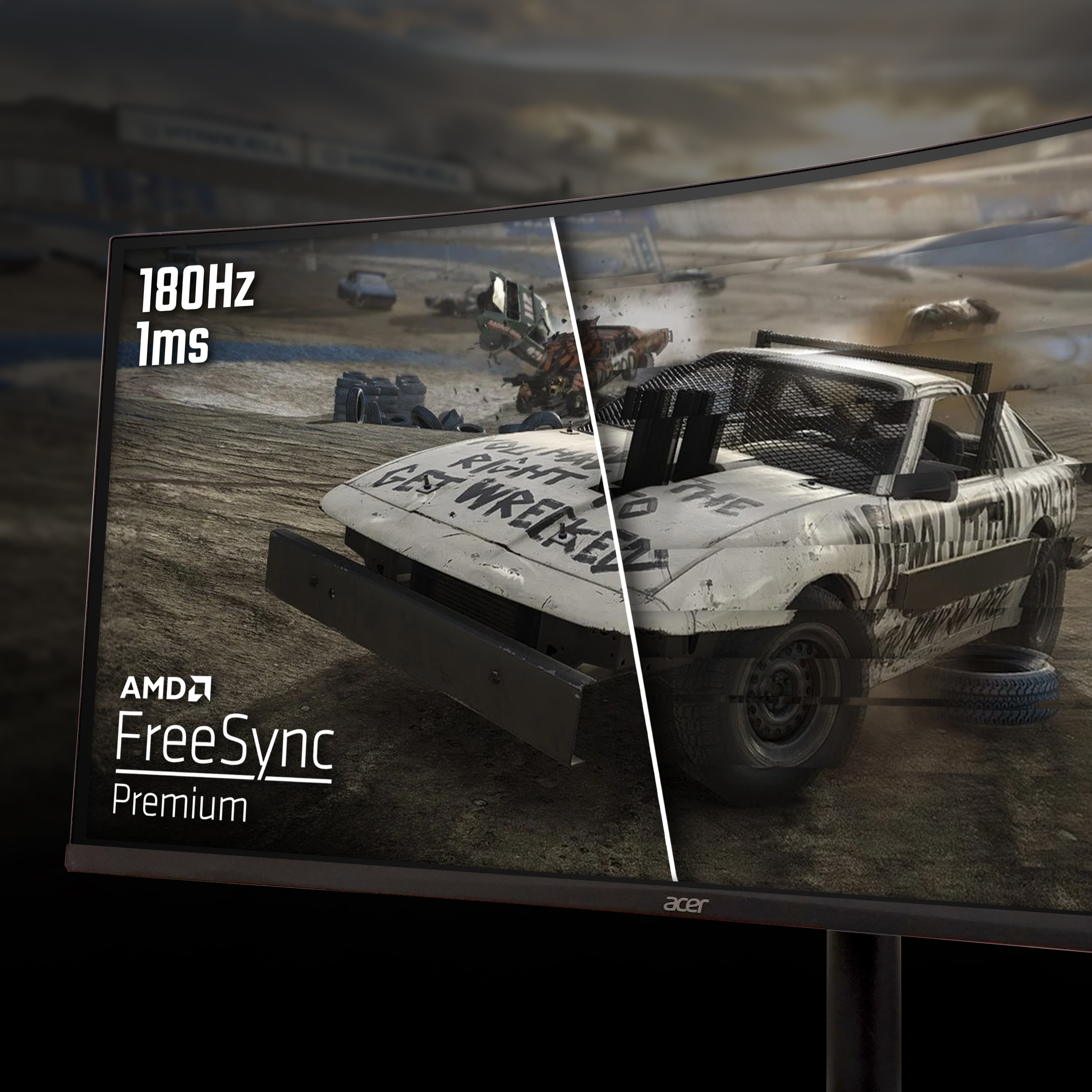 Zakrzywiony monitor wyświetla scenę z derby rozbiórki. Biały samochód jest w centrum, z tekstem na nim. AMD FreeSync.