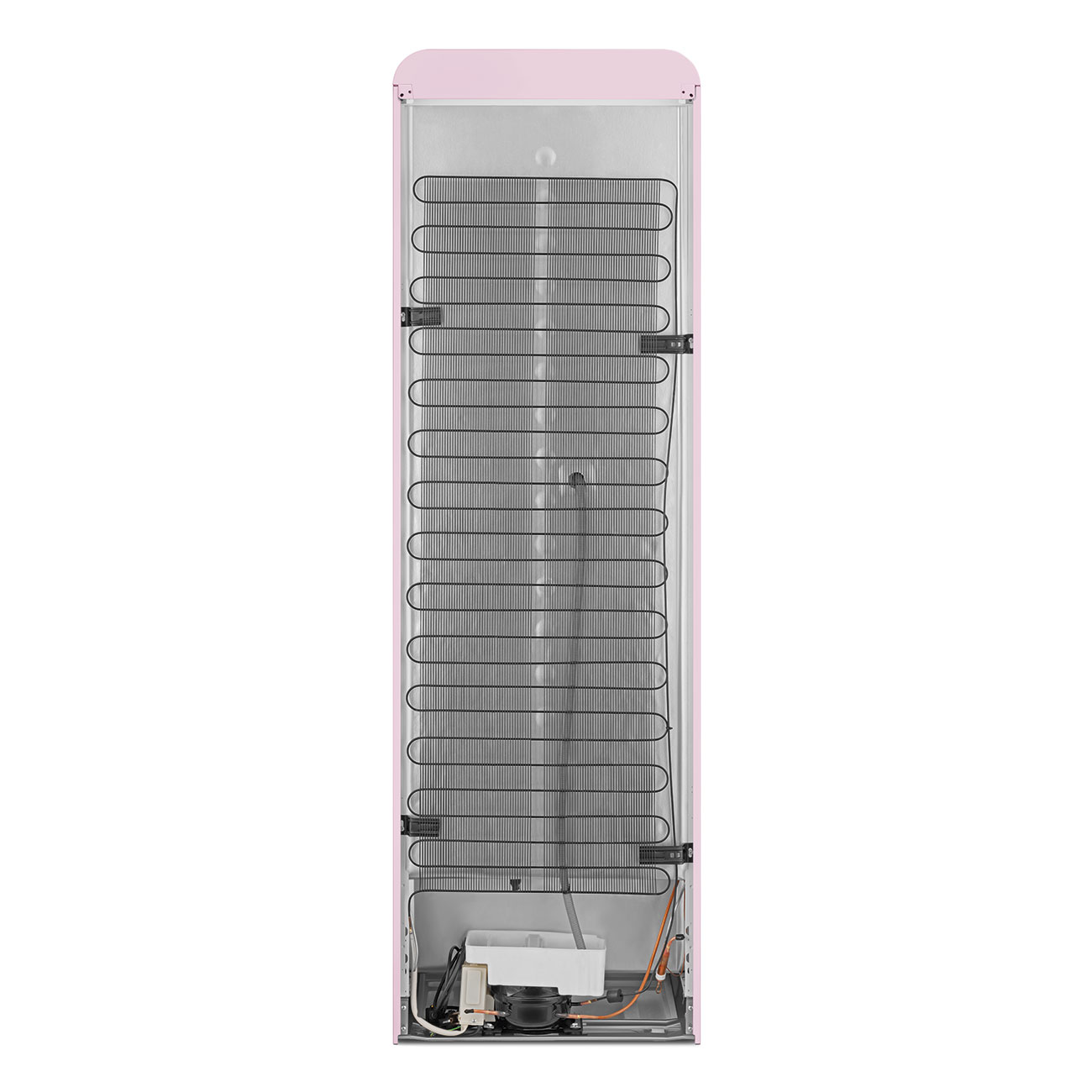 Parte trasera de un refrigerador rosa con serpentines de enfriamiento negros. La sección inferior muestra el compresor y componentes.