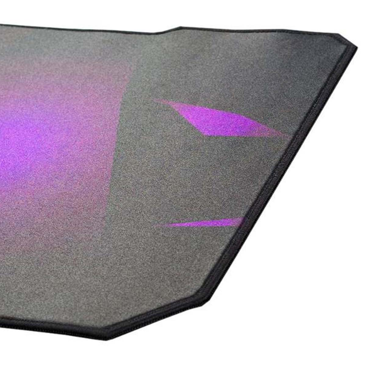 Primo piano di un tappetino per mouse grigio con bordo nero. Gradiente e linee viola visibili sul tappetino.