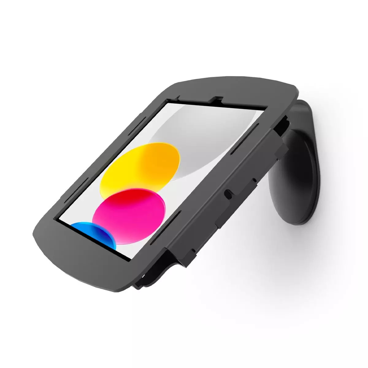 Czarny uchwyt na tablet zamontowany na białej ścianie. Tablet wyświetla kolorowe okręgi. Uchwyt jest pochylony, pokazując ekran.