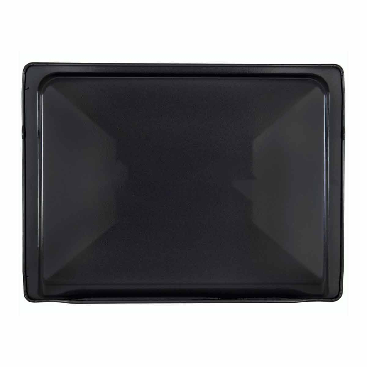 Una bandeja rectangular negra. Tiene un borde ligeramente elevado y un acabado mate. La bandeja está vacía y limpia.