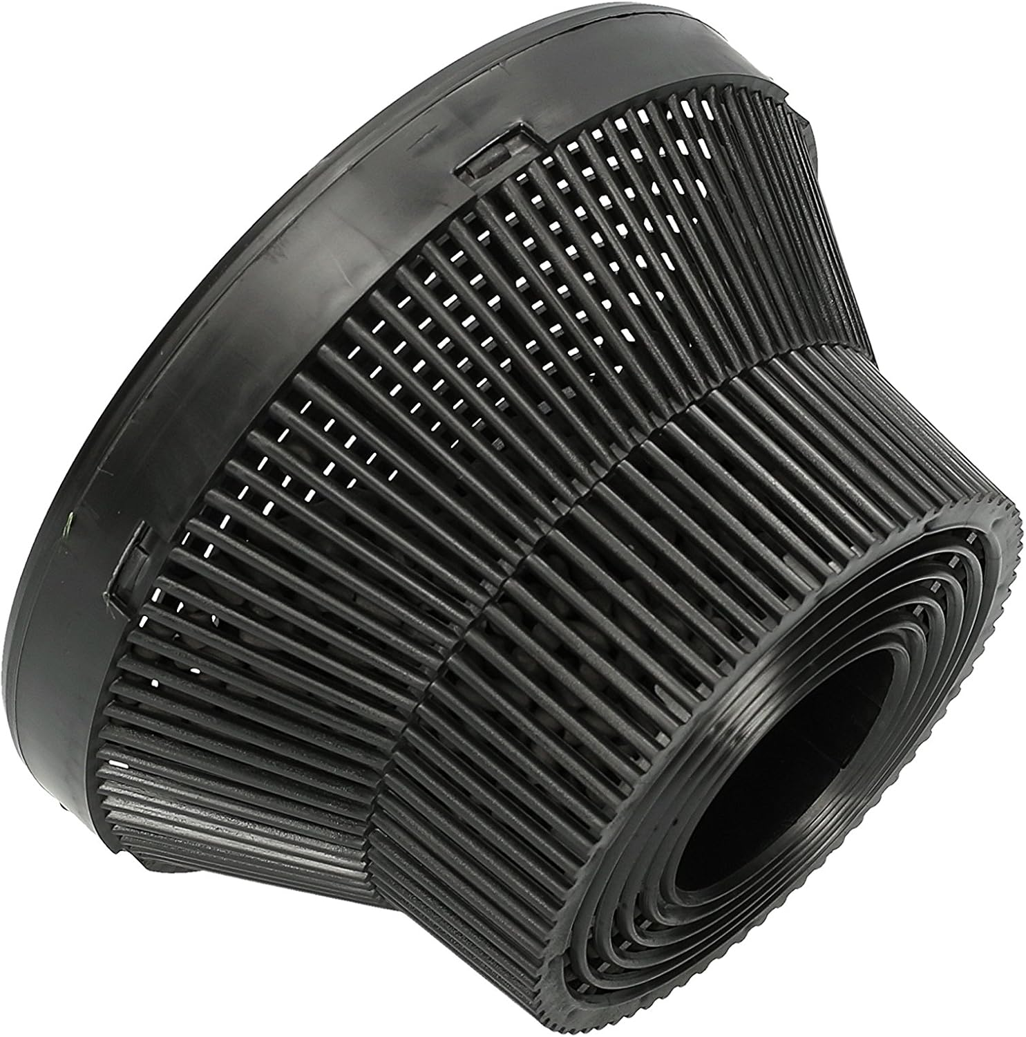 Un filtro de plástico negro en forma de embudo con diseño de rejilla, que consta de anillos concéntricos y barras verticales. Aislado sobre fondo blanco.