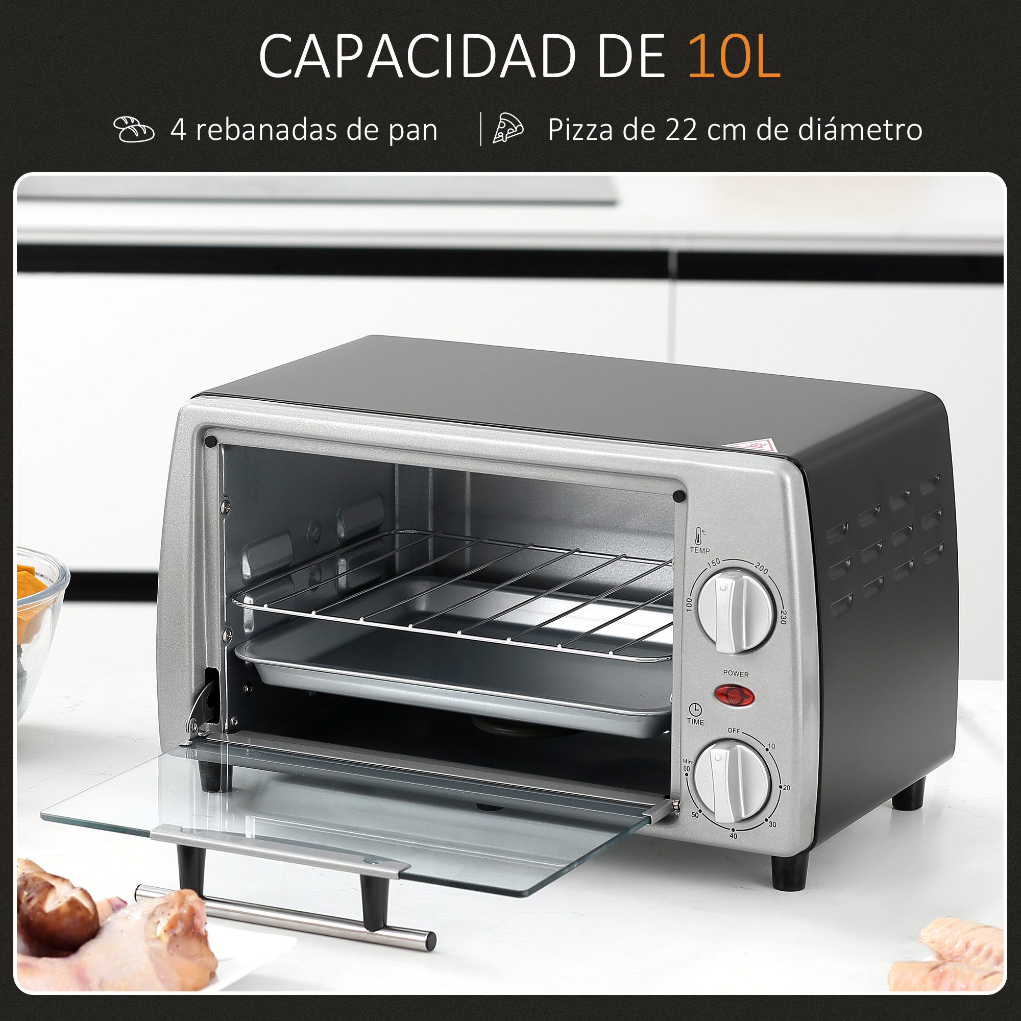 Un horno tostador plateado y negro con puerta de vidrio abierta, mostrando el interior con una rejilla y una bandeja.