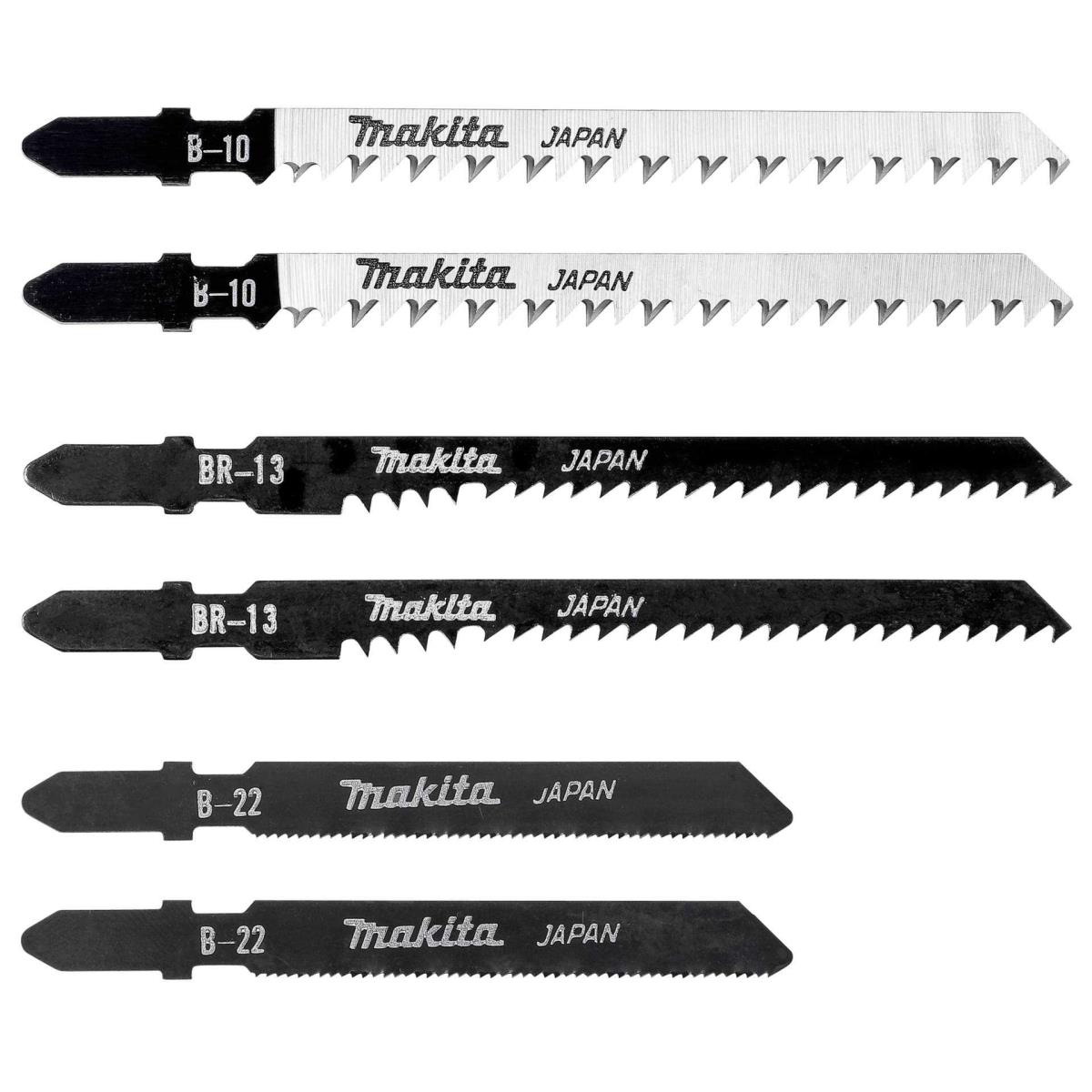 Kilka brzeszczotów do wyrzynarki w kolorach czarnym i srebrnym. Widnieje na nich nazwa marki 'Makita' i napis 'Japan'. Widoczne są różne modele.