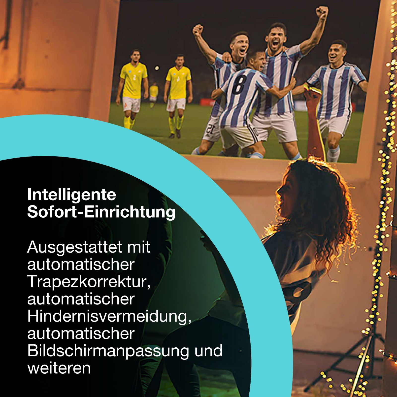 Kobieta ogląda mecz piłki nożnej wyświetlany na ekranie. Zawodnicy w niebiesko-białych strojach świętują. Niemiecki tekst: Inteligentna, natychmiastowa konfiguracja.