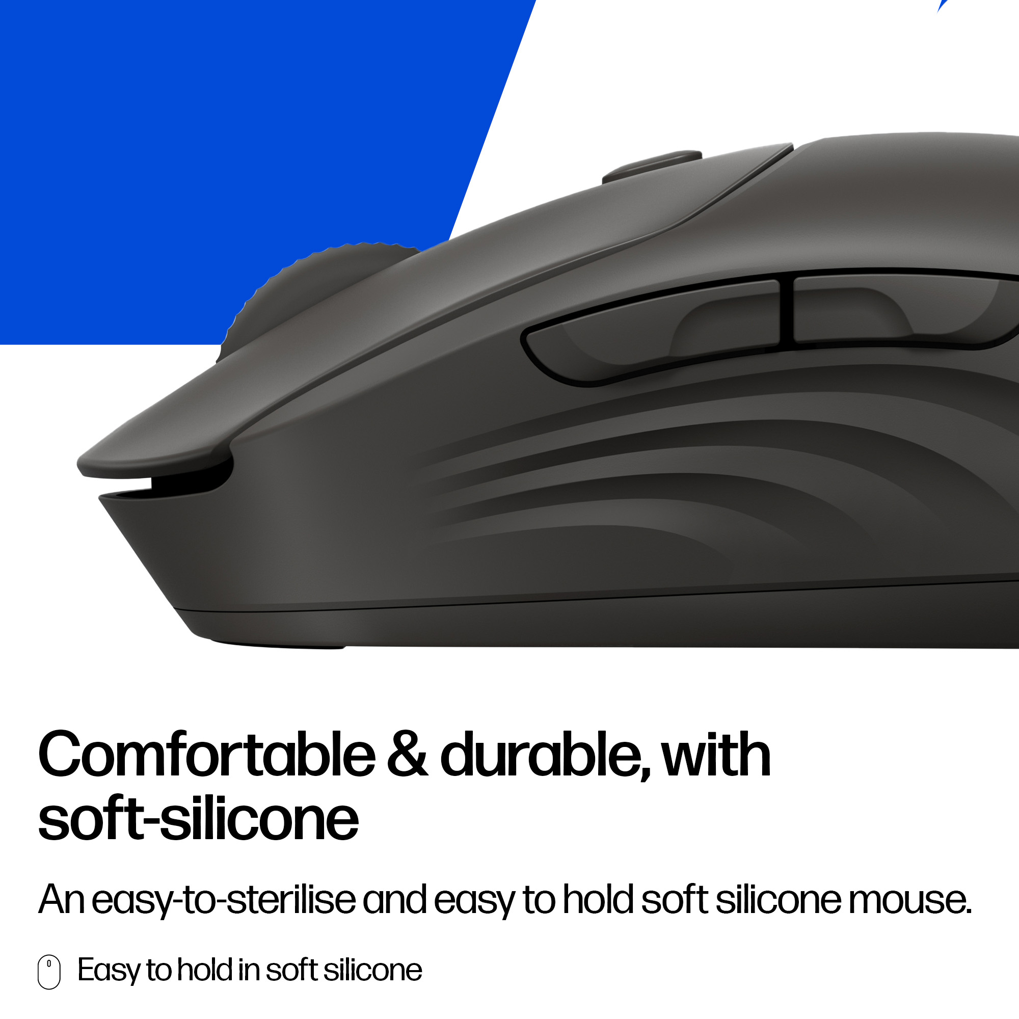 Primo piano di un mouse grigio scuro con pulsanti laterali. Lo sfondo è bianco e blu.