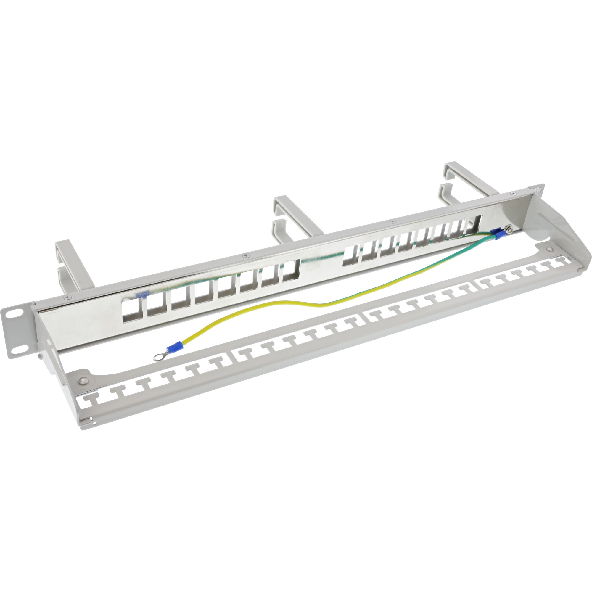 Un componente di rack server in metallo grigio con porte e fili di messa a terra. Sono visibili fili gialli e verdi con connettori blu.
