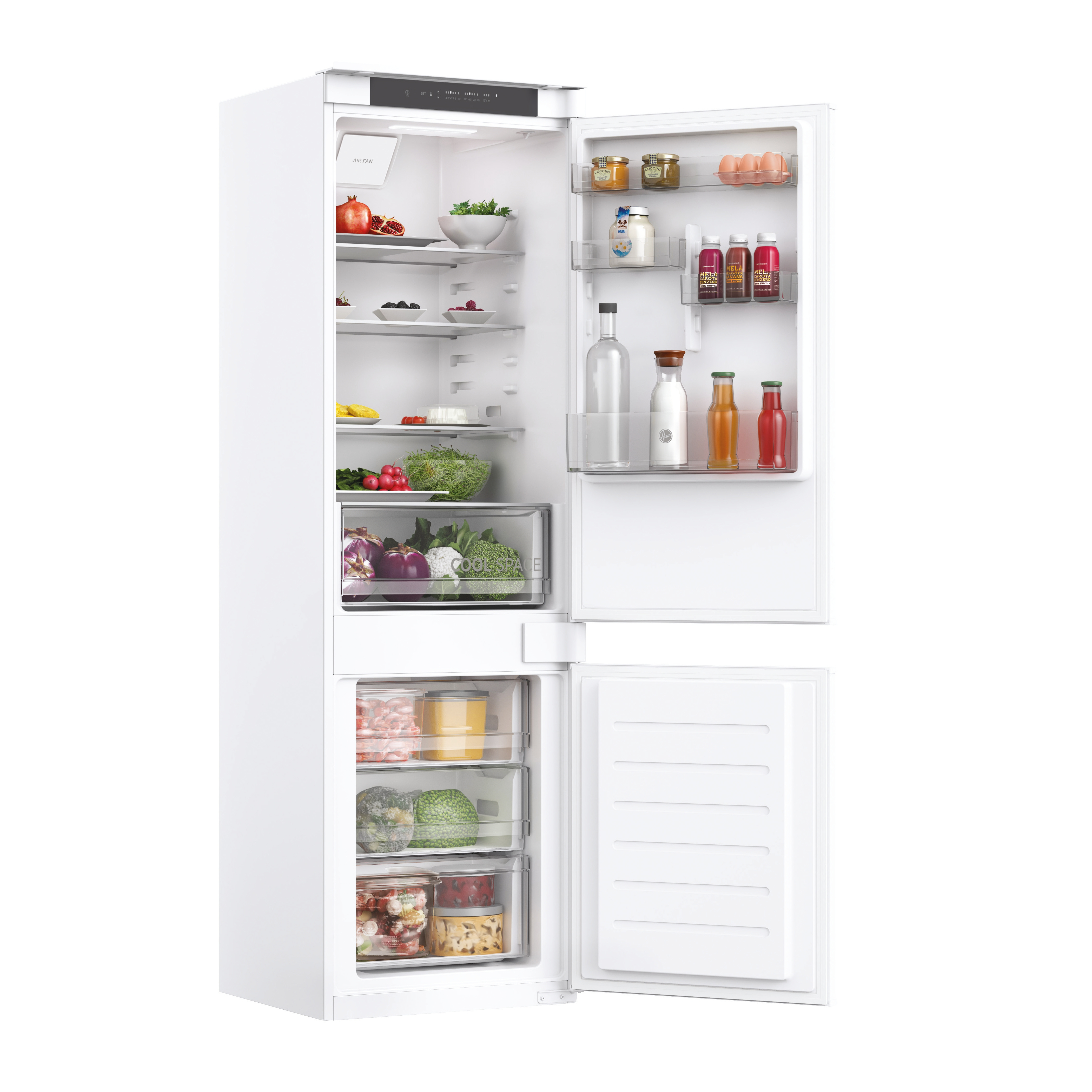 Un frigorifero bianco con la porta aperta, pieno di cibi, frutta, verdura e vari barattoli e bottiglie.