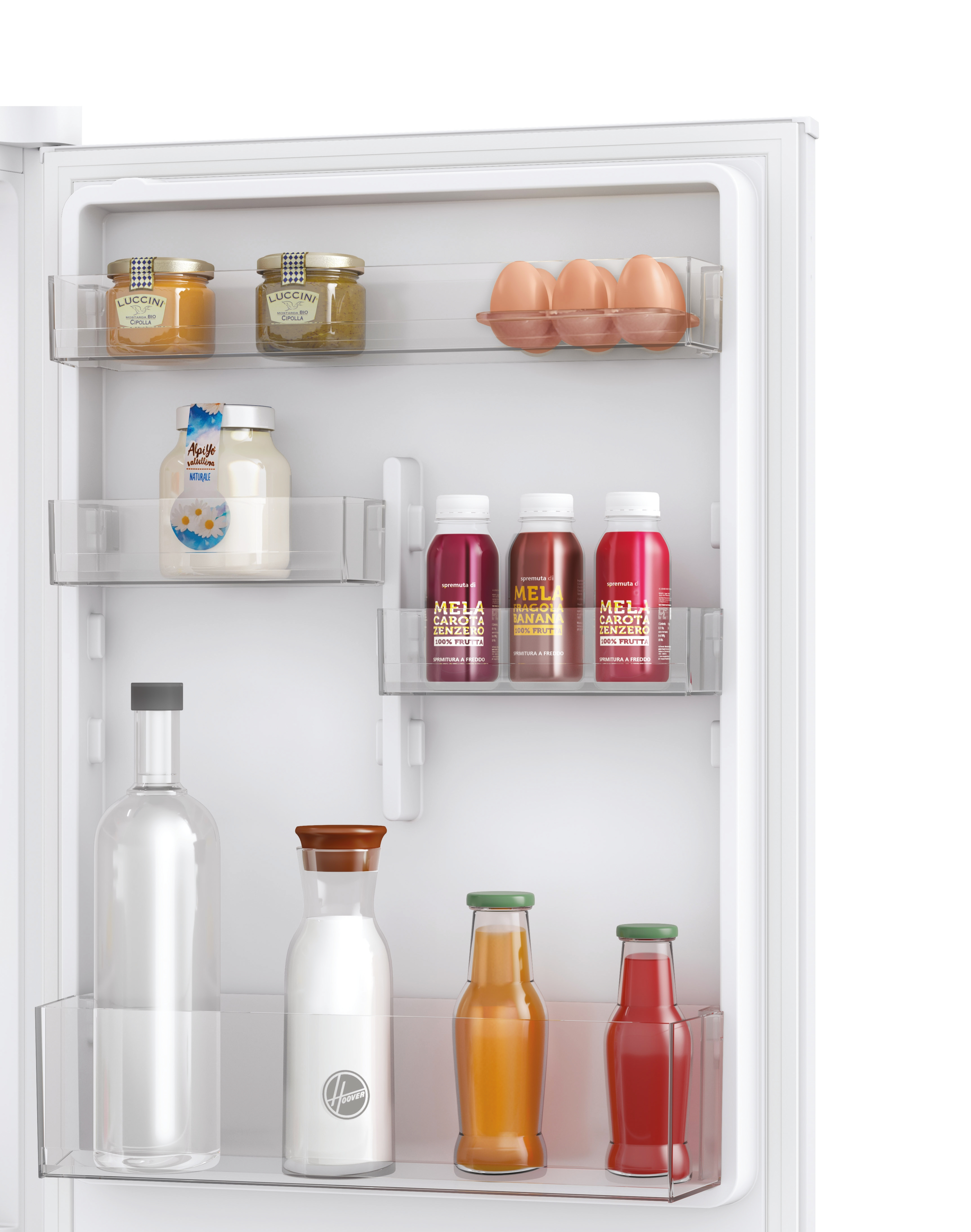 Interno frigo con barattoli, uova e bottiglie di succo e latte. Ripiani trasparenti mostrano vari alimenti.