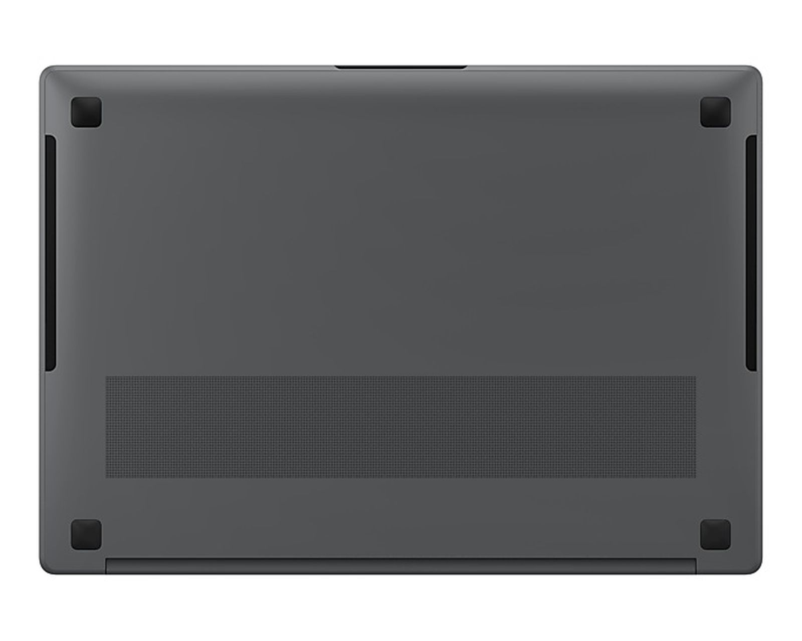 Spód ciemnoszarego laptopa. Ma cztery gumowe nóżki i otwór głośnika. Powierzchnia jest gładka i ma gładkie wykończenie.