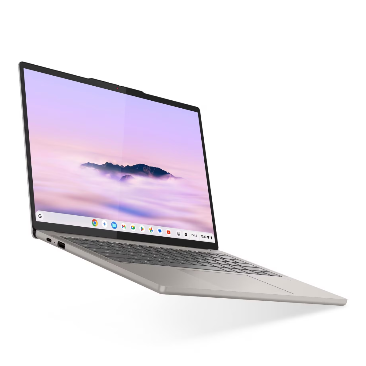 Un laptop argentato è aperto, mostrando una scena di montagna sullo schermo. Lo sfondo è bianco. Il laptop è leggermente angolato.