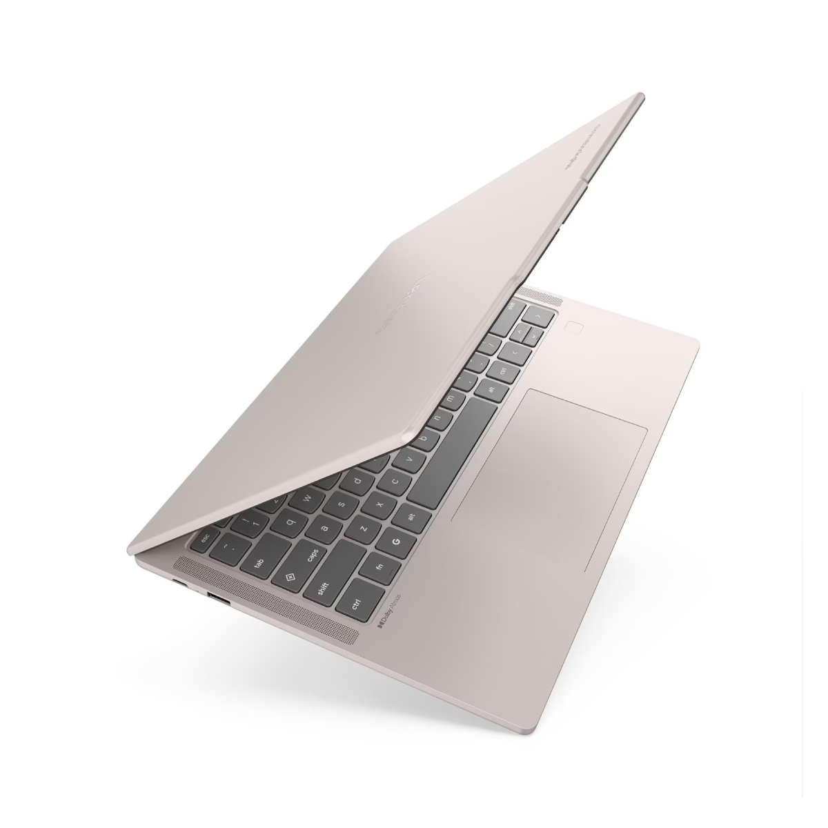 Un laptop rosa chiaro è aperto. La tastiera è visibile. Il coperchio è leggermente aperto. Lo sfondo è bianco.
