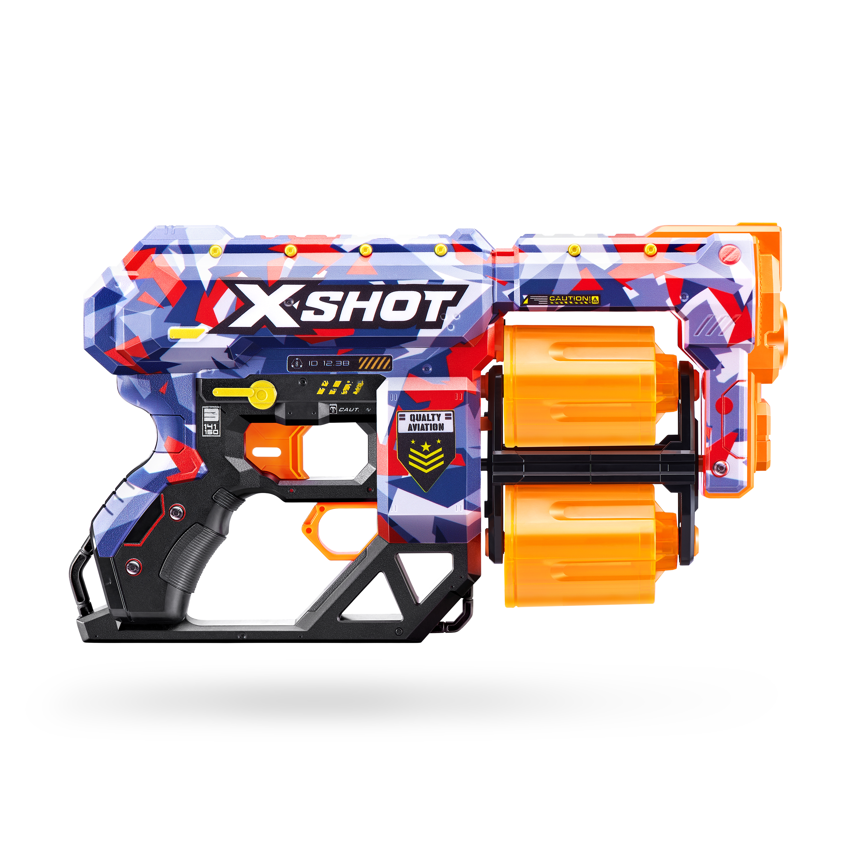 Una pistola de juguete con un patrón de camuflaje azul, rojo y blanco, cilindros naranjas y la palabra "XSHOT".