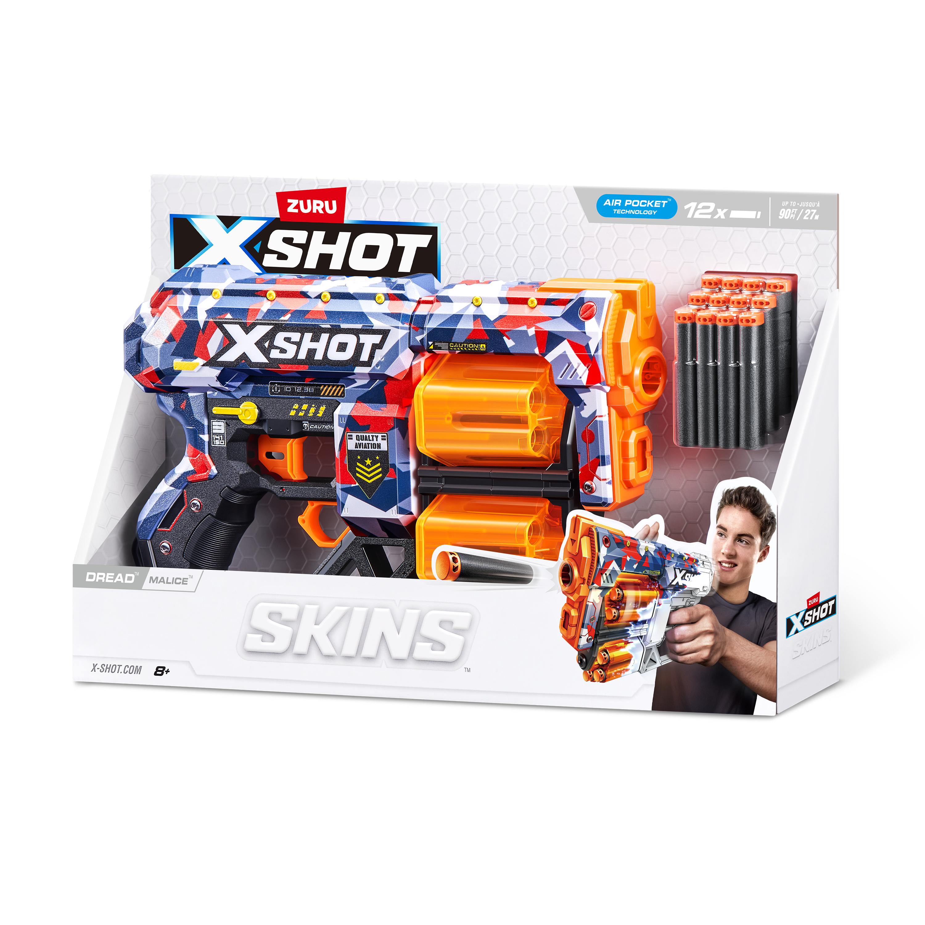 Una pistola de juguete en una caja con un niño sosteniendo una pistola similar. La pistola es azul, naranja y blanca.