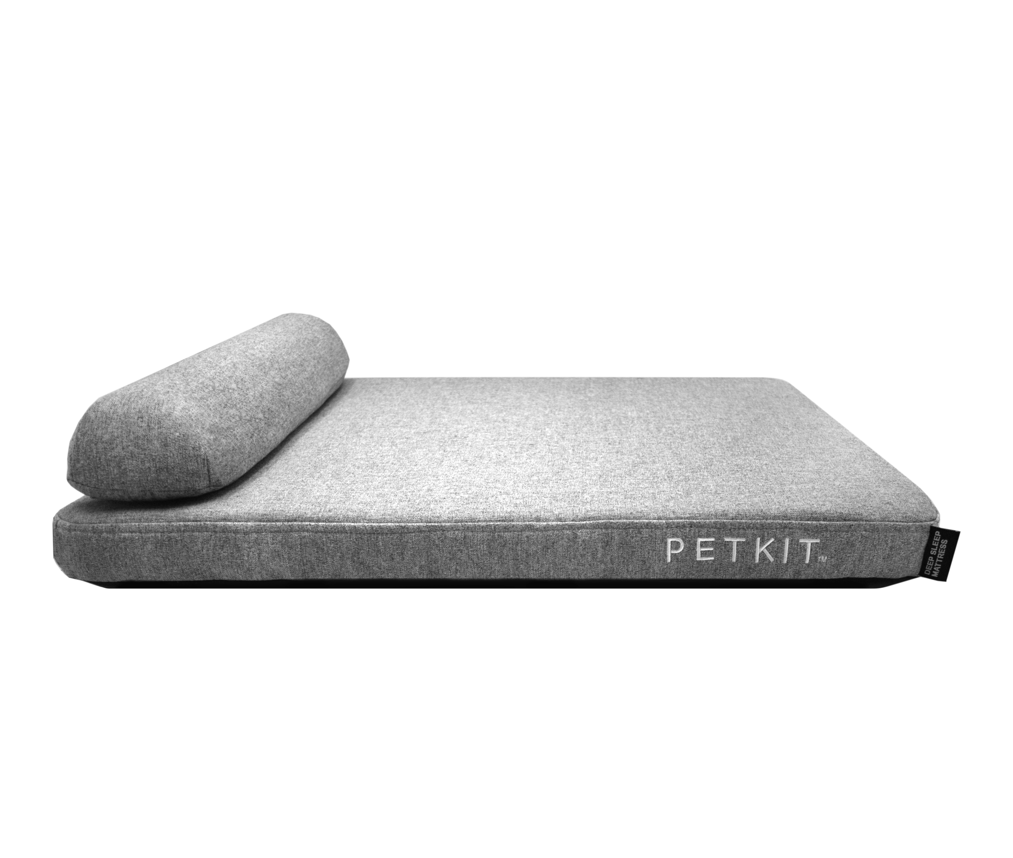 Ein graues PETKIT-Hundebett mit einem Polsterkissen. Das Bett ist rechteckig, mit dem Markennamen auf der Seite. Ein Etikett sagt: 'Deep Sleep Mattress'.