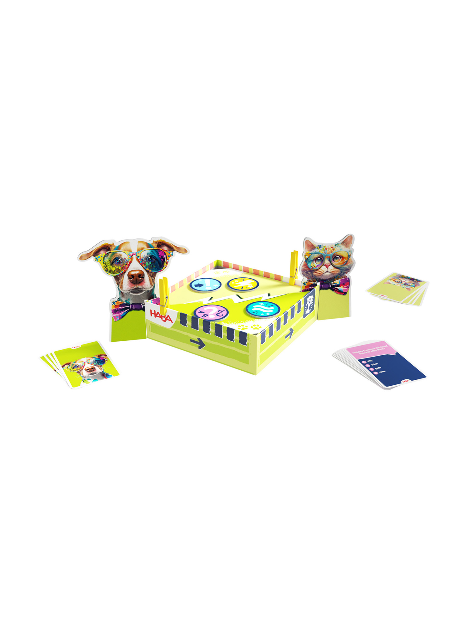 Ein Kinderspiel. Ein Hund und eine Katze stehen auf beiden Seiten einer Box. Karten und Spielsteine ​​sind verstreut.