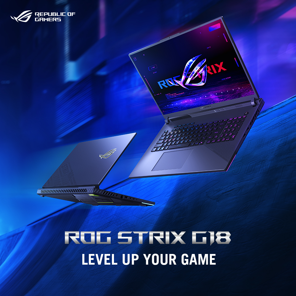 Dwa laptopy ROG Strix G18, jeden otwarty z logo. Niebieskie i fioletowe odcienie. Tekst: ROG STRIX G18, Level Up Your Game.
