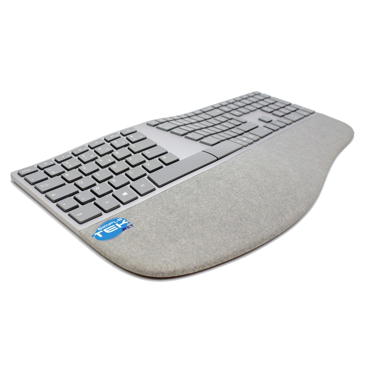 Tastiera ergonomica grigia con poggiapolsi. La tastiera ha un design curvo con tasti disposti in un layout leggermente angolato.