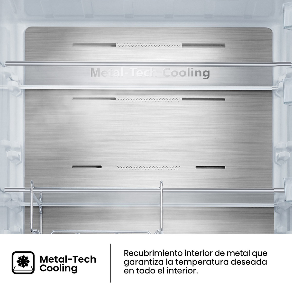 Interior de refrigerador con panel trasero metálico y estantes. El texto dice Metal-Tech Cooling.