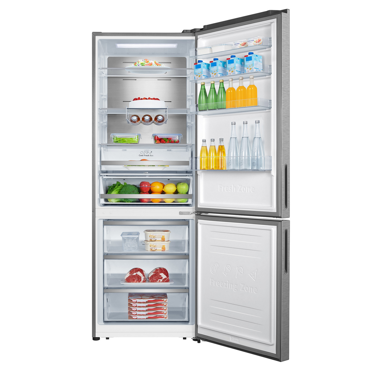 Refrigerador abierto lleno de alimentos como frutas, verduras, bebidas y carne. El congelador está abierto. Todo está organizado.