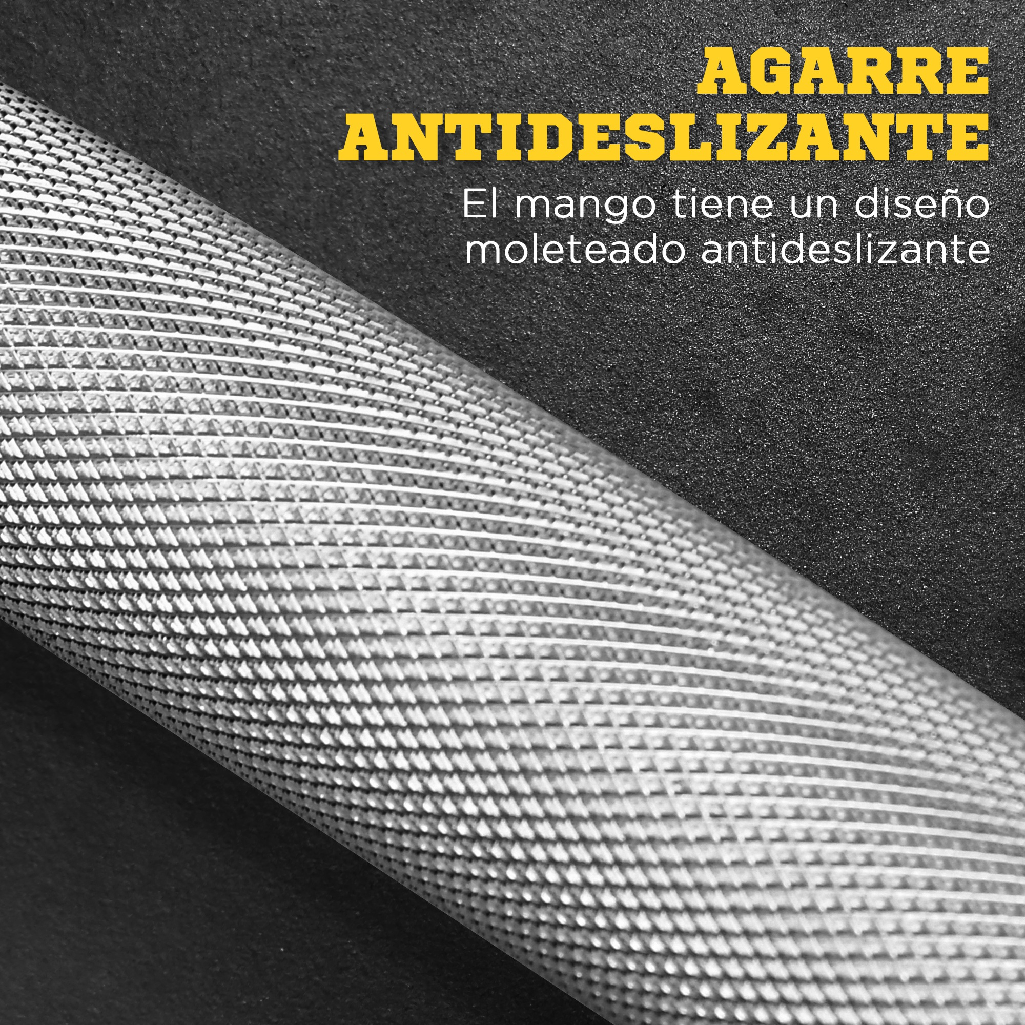 Primer plano de un mango de barra de metal texturizado, con texto en amarillo. El fondo es negro.