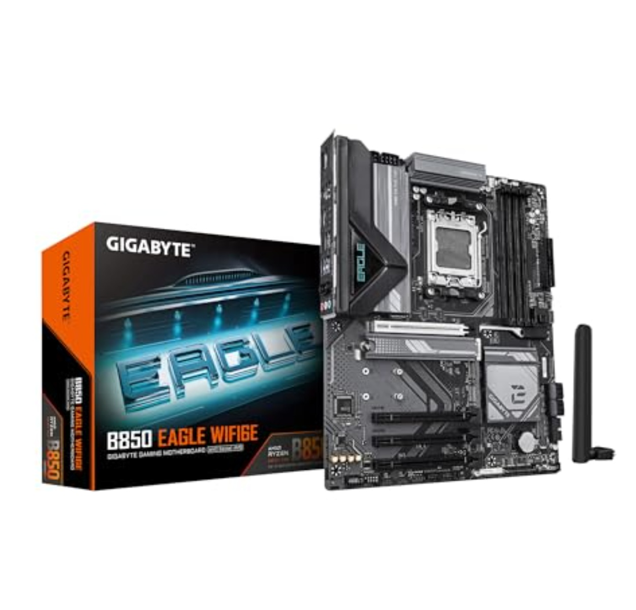 Una scheda madre Gigabyte B850 Eagle WIFIGE con la sua scatola a sinistra. La scatola è arancione e nera. Un'antenna nera è a destra.