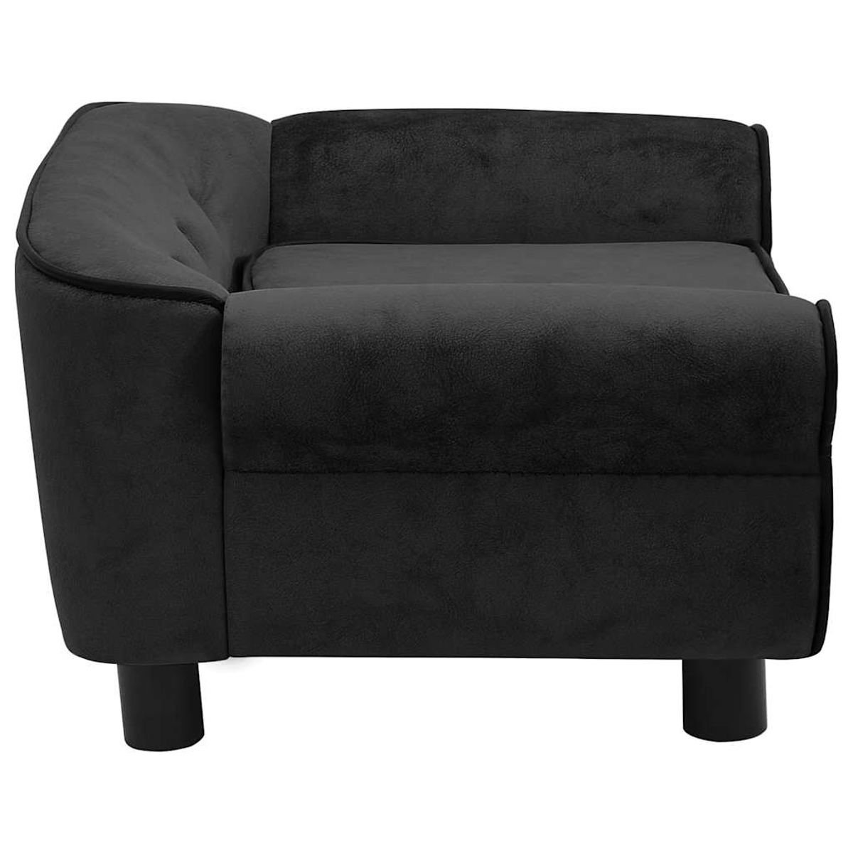 Ein schwarzes, mit Samt bezogenes Ecksofa. Es hat eine geschwungene Rückenlehne, Armlehnen und steht auf kurzen, schwarzen zylindrischen Beinen.