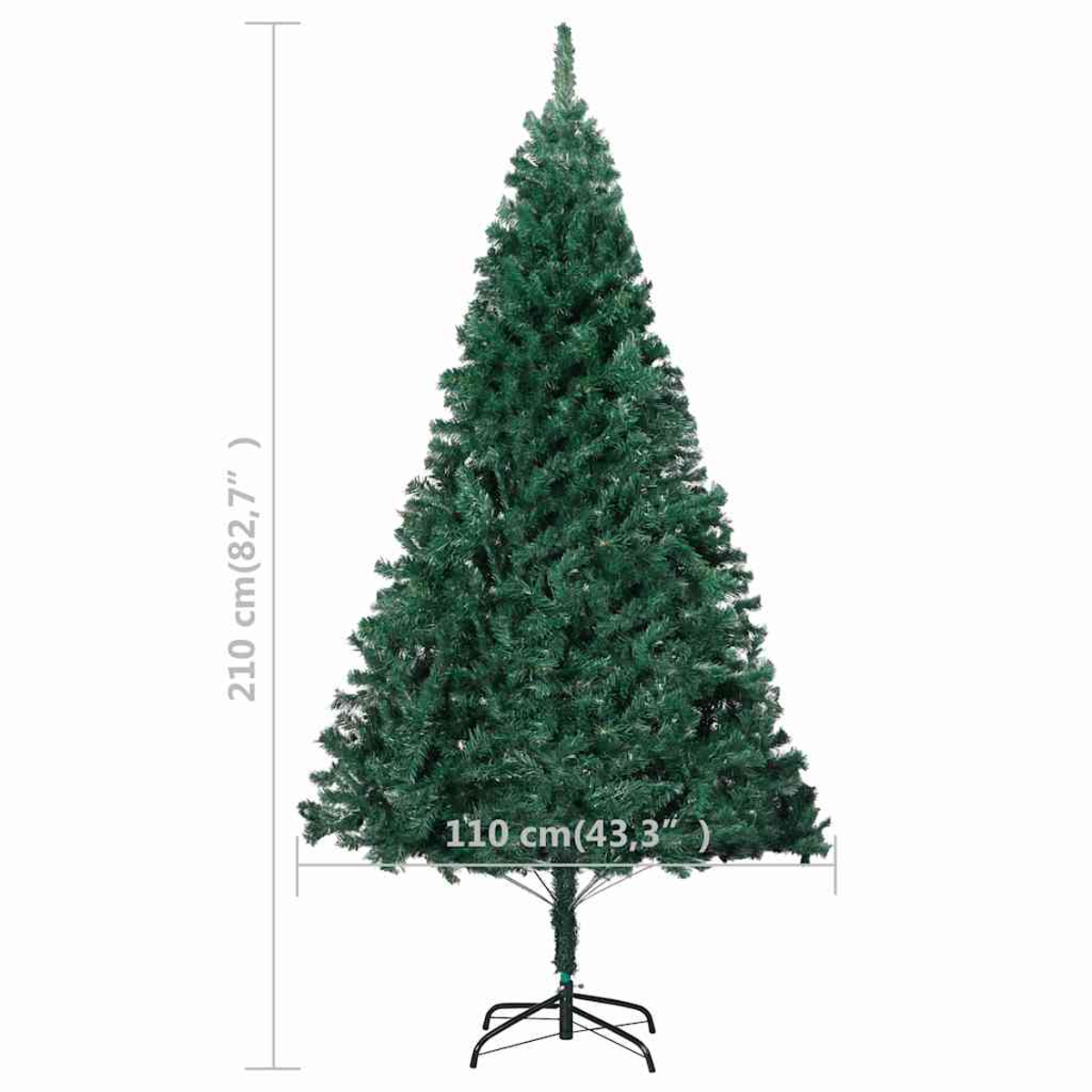Ein grüner künstlicher Weihnachtsbaum. Er ist 210 cm hoch und 110 cm breit. Er hat einen schwarzen Metallsockel.
