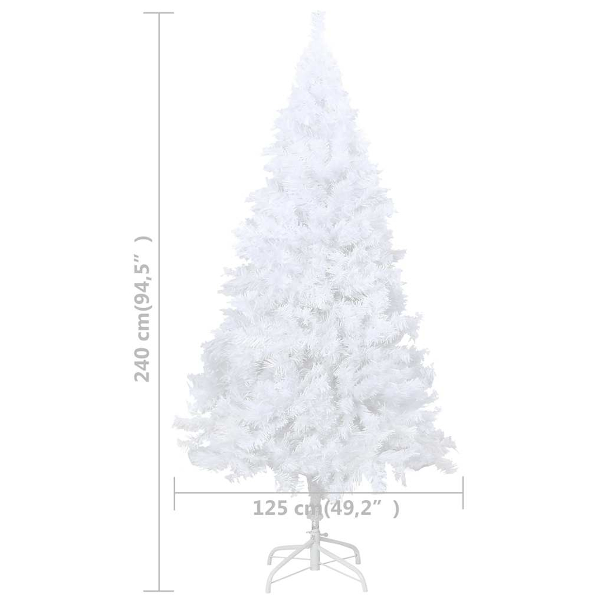 Ein weißer Weihnachtsbaum auf weißem Hintergrund. Die Abmessungen sind beschriftet: 240 cm hoch und 125 cm breit. Der Sockel ist aus Metall.