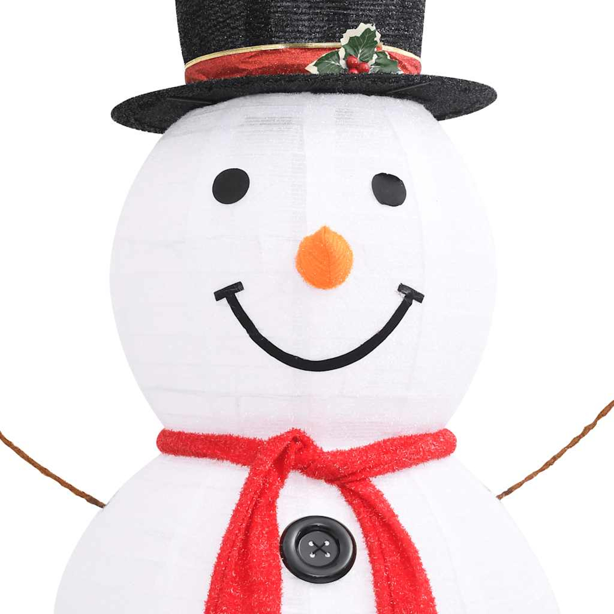 Ein Schneemann mit schwarzem Hut, orangener Nase, schwarzen Augen und rotem Schal. Er hat einen Knopf und Zweigarme, vor weißem Hintergrund.