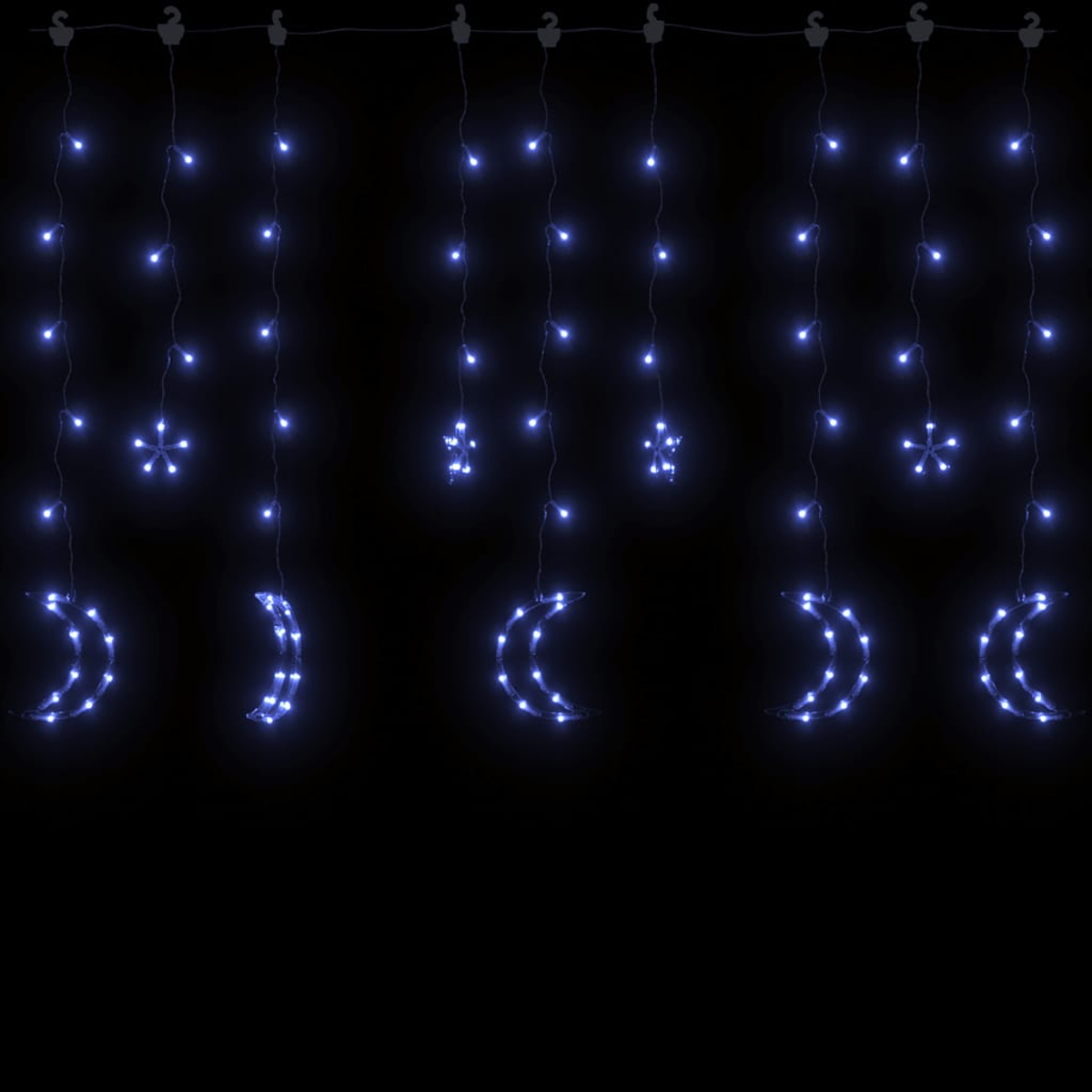 Blaue Lichterkette mit Monden, Sternen und Punkten vor schwarzem Hintergrund. Schwanförmige Haken oben.