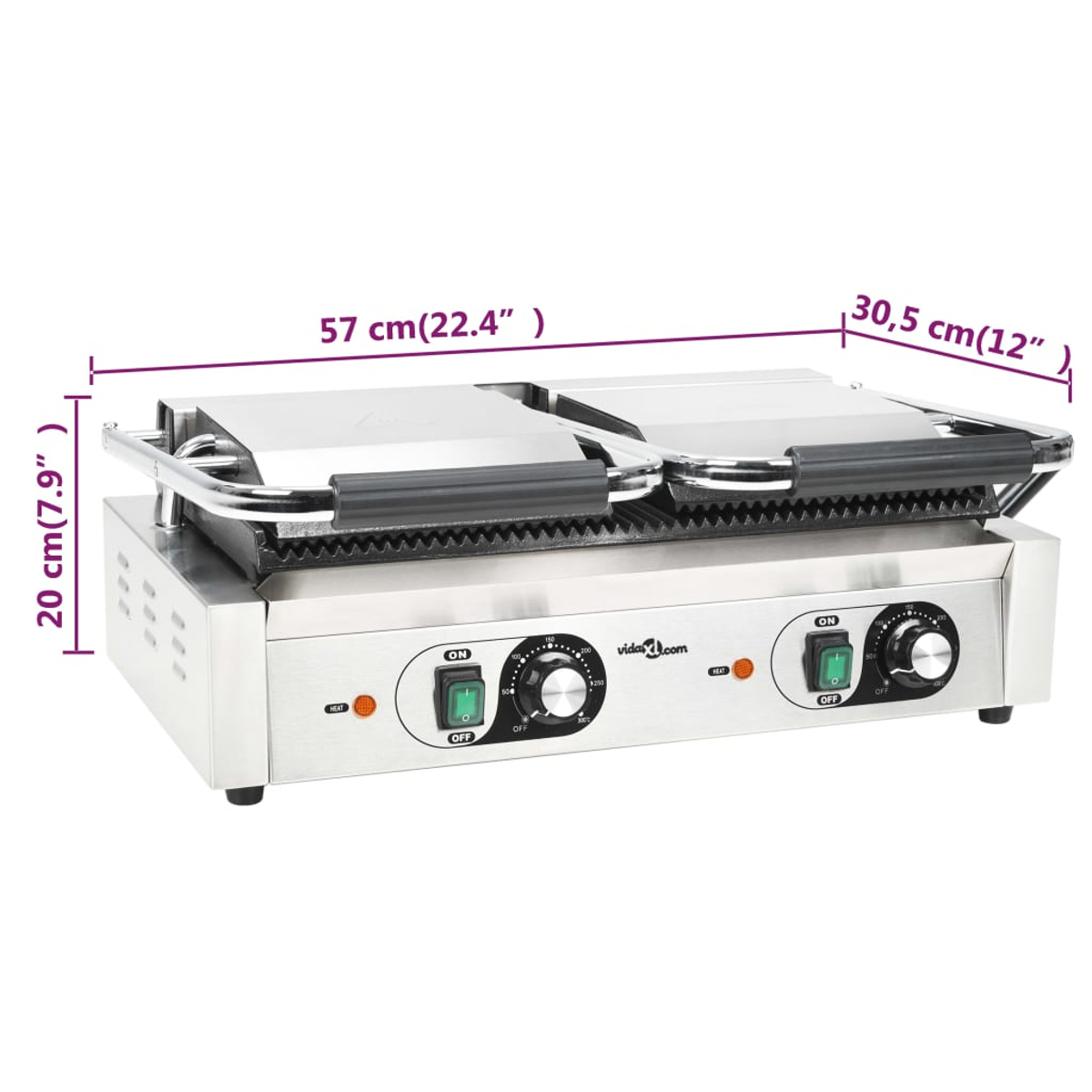 Ein Edelstahl-Panini-Grill mit zwei Grillplatten. Er hat Drehknöpfe, Ein-/Ausschalter und eine Heizkontrollleuchte.