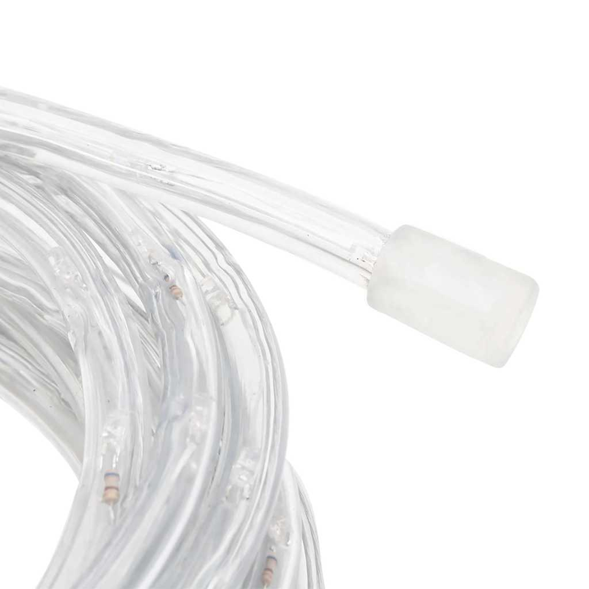 Nahaufnahme einer durchsichtigen, flexiblen Seilleuchte mit weißer Endkappe. Das Licht ist aufgerollt und enthält kleine interne Komponenten.