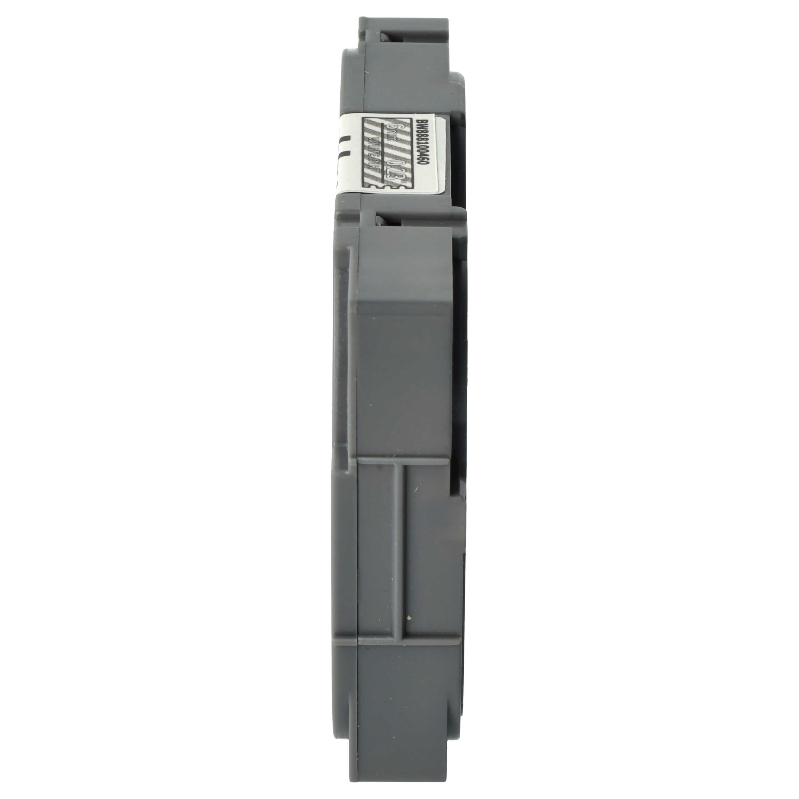 Ein graues elektronisches Bauteil, rechteckig mit Aufkleber. Es ist vor weißem Hintergrund.