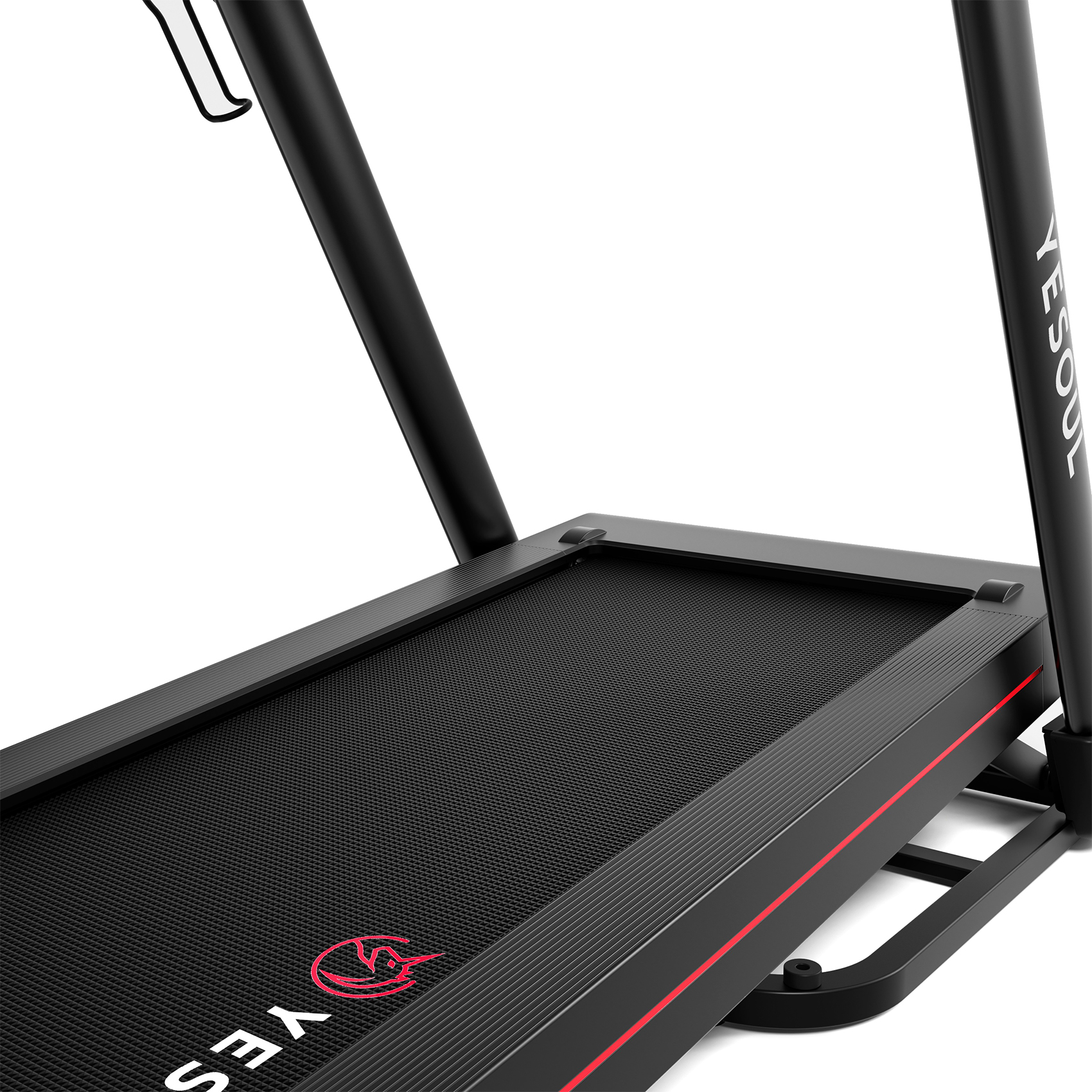 Un tapis roulant con superficie di corsa nera e dettagli rossi. Il marchio YES è visibile.