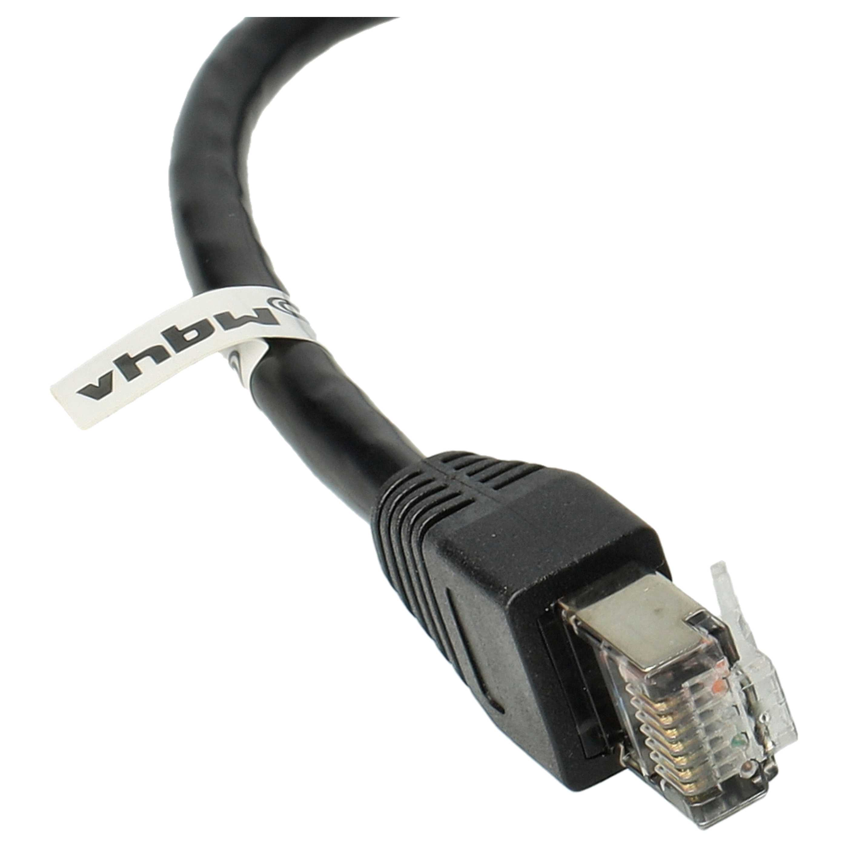 Schwarzes Netzwerkkabel mit Stecker. Ein weißes Etikett ist um das Kabel gewickelt.