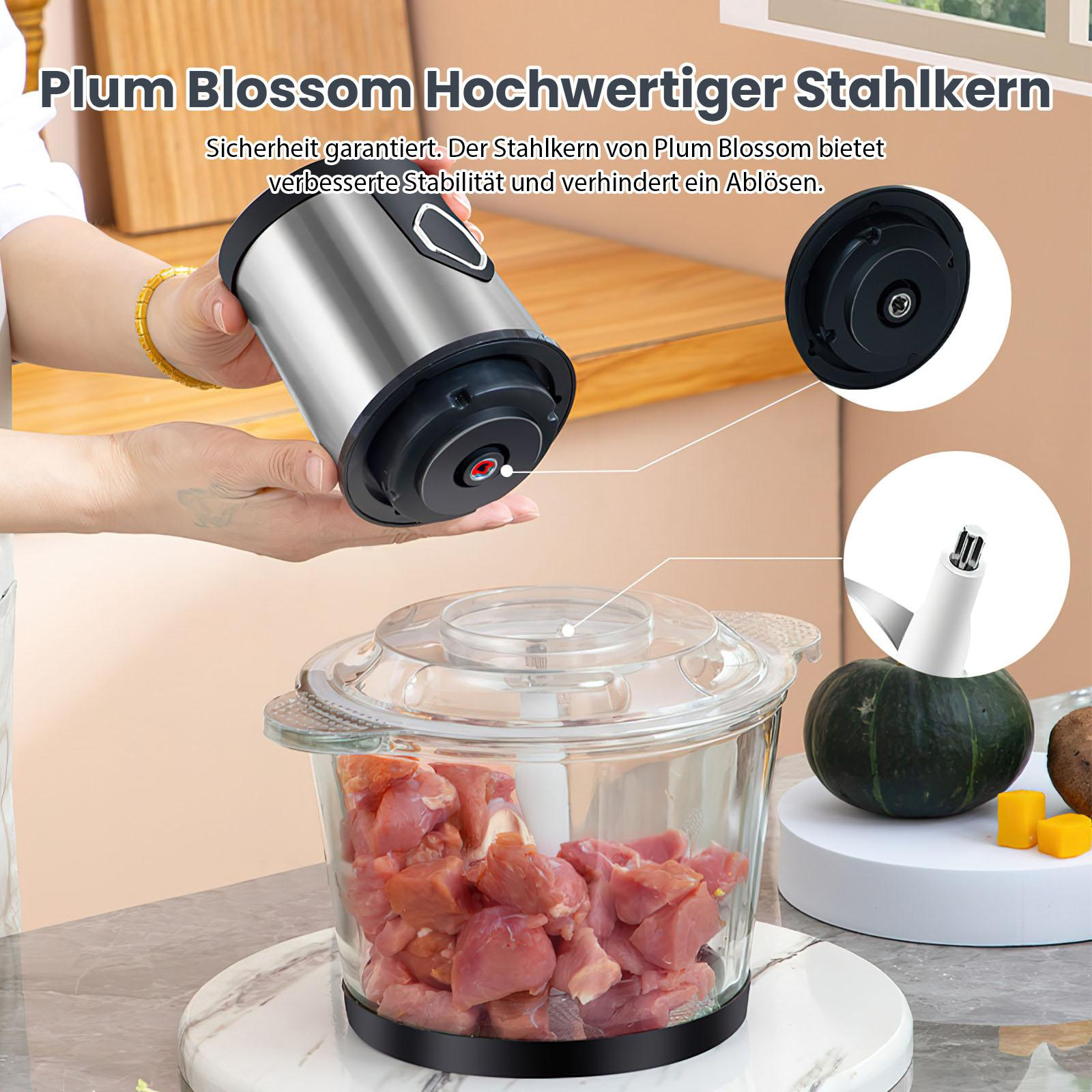 Ein Küchengerät mit Fleisch, einem Kürbis und gelben Käsewürfeln auf einer Marmoroberfläche.