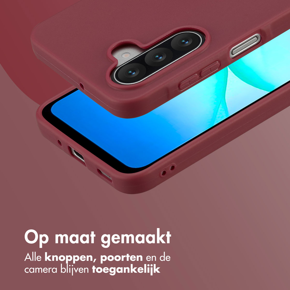 Een bordeauxrode telefoonhoes met een telefoon erin. De hoes is open en toont het scherm. Tekst onderaan: 'Op maat gemaakt'.