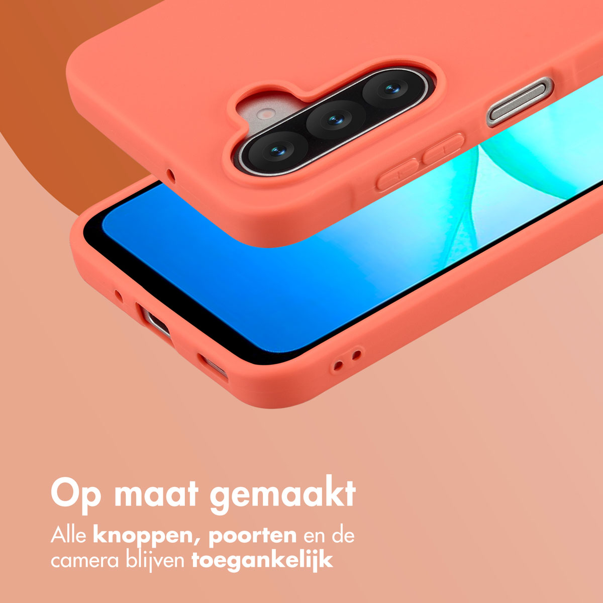 Close-up van een perzik telefoonhoesje over een scherm. De hoes heeft uitsparingen voor de camera en knoppen, scherm is blauw.