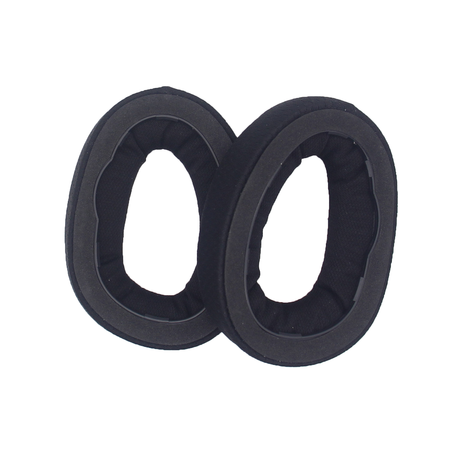 Dwie czarne, okrągłe wkładki do słuchawek na białym tle. Wykonane są z miękkiego materiału z piankowym pierścieniem.