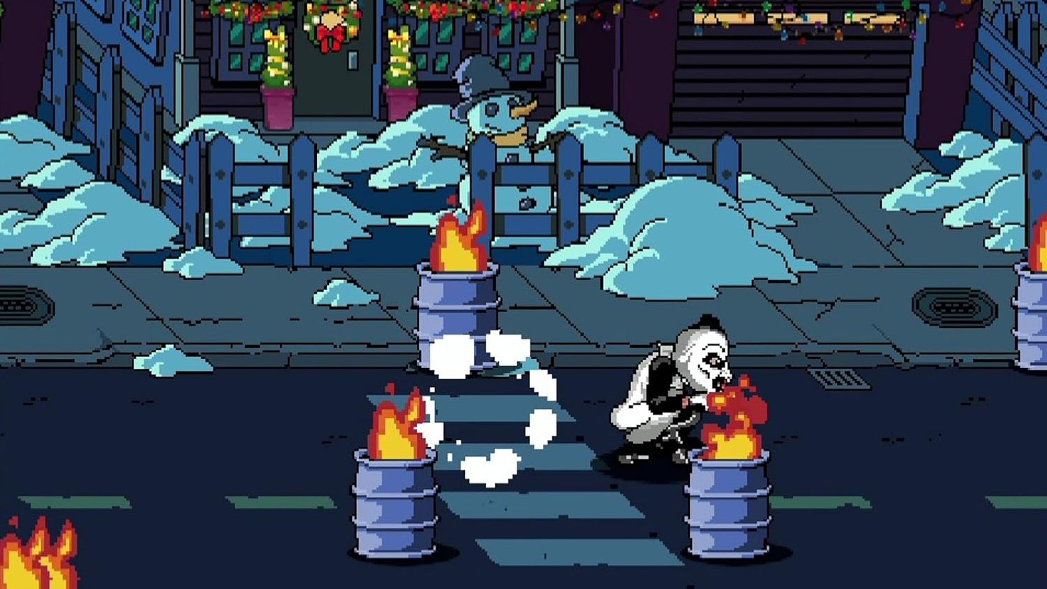 Scena pixel art: Postać z płomieniami przed beczkami. Bałwan, śnieg i udekorowany budynek w tle.