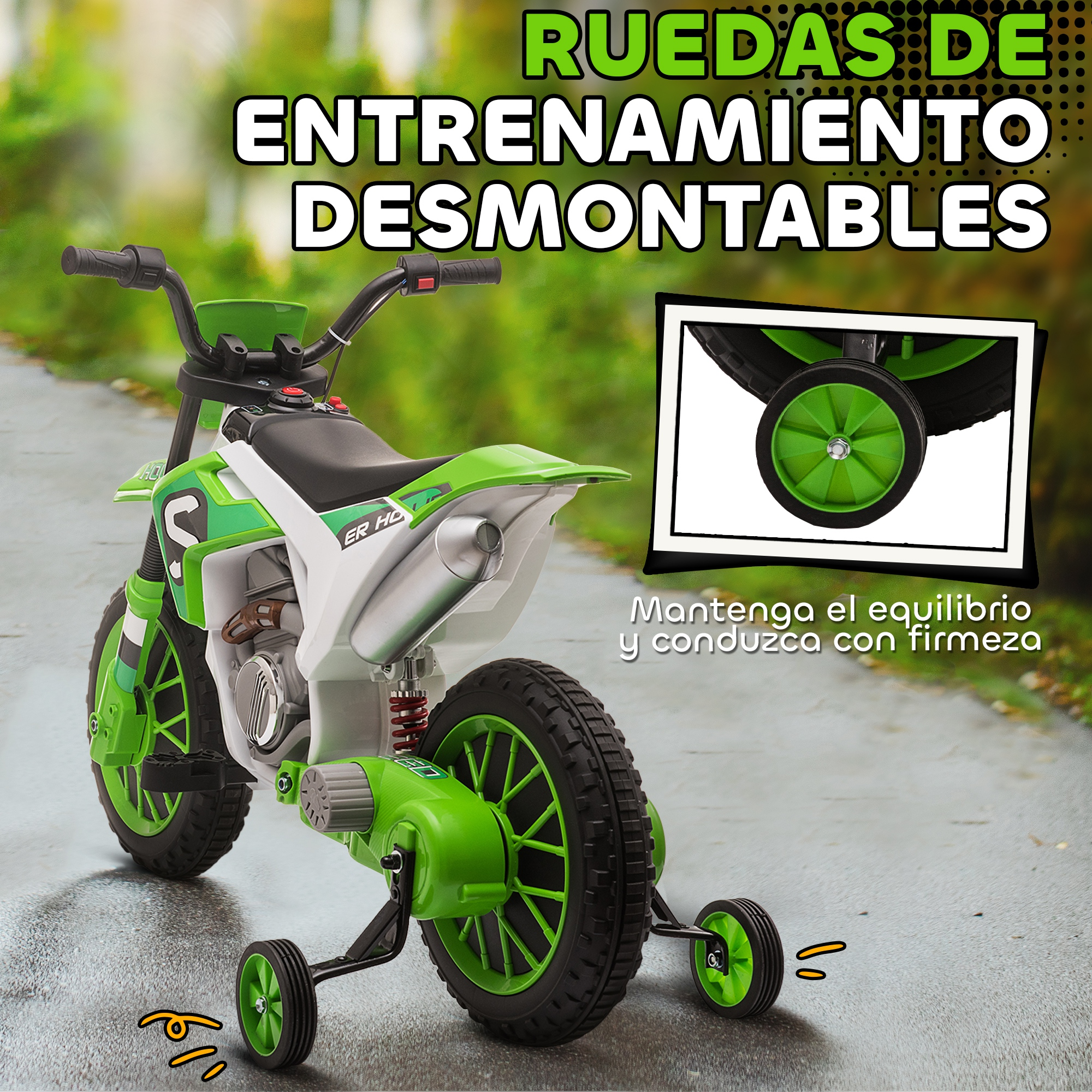 Una moto de juguete verde y blanca con ruedas de entrenamiento, en una carretera mojada, con texto en español.