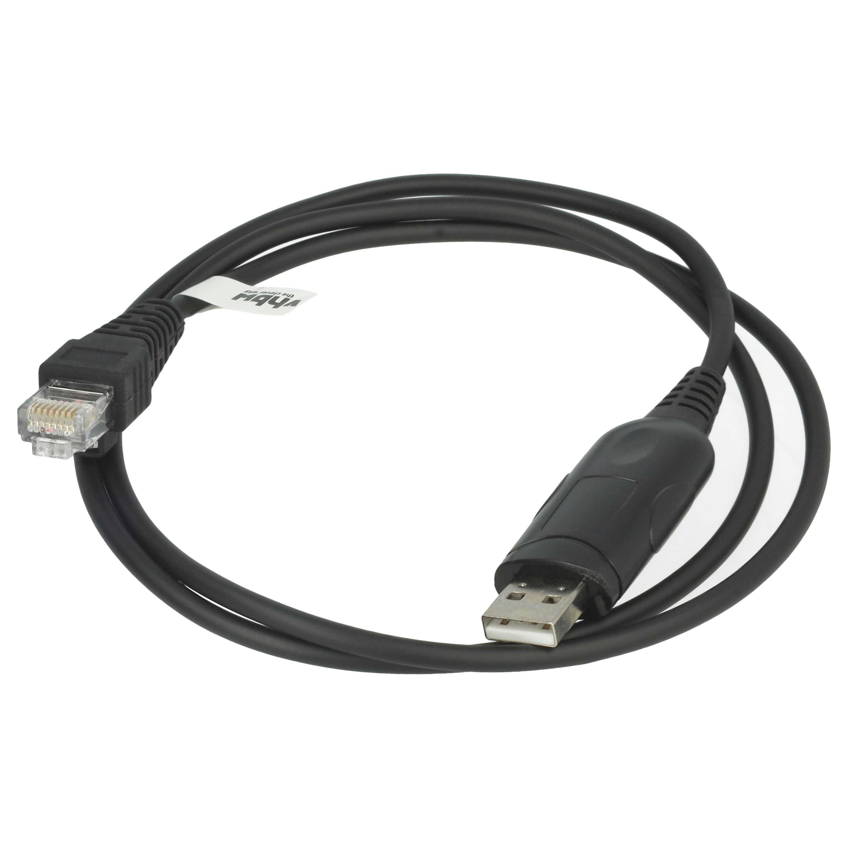 Ein schwarzes Kabel mit RJ45- und USB-Anschlüssen. Es liegt auf weißem Hintergrund.