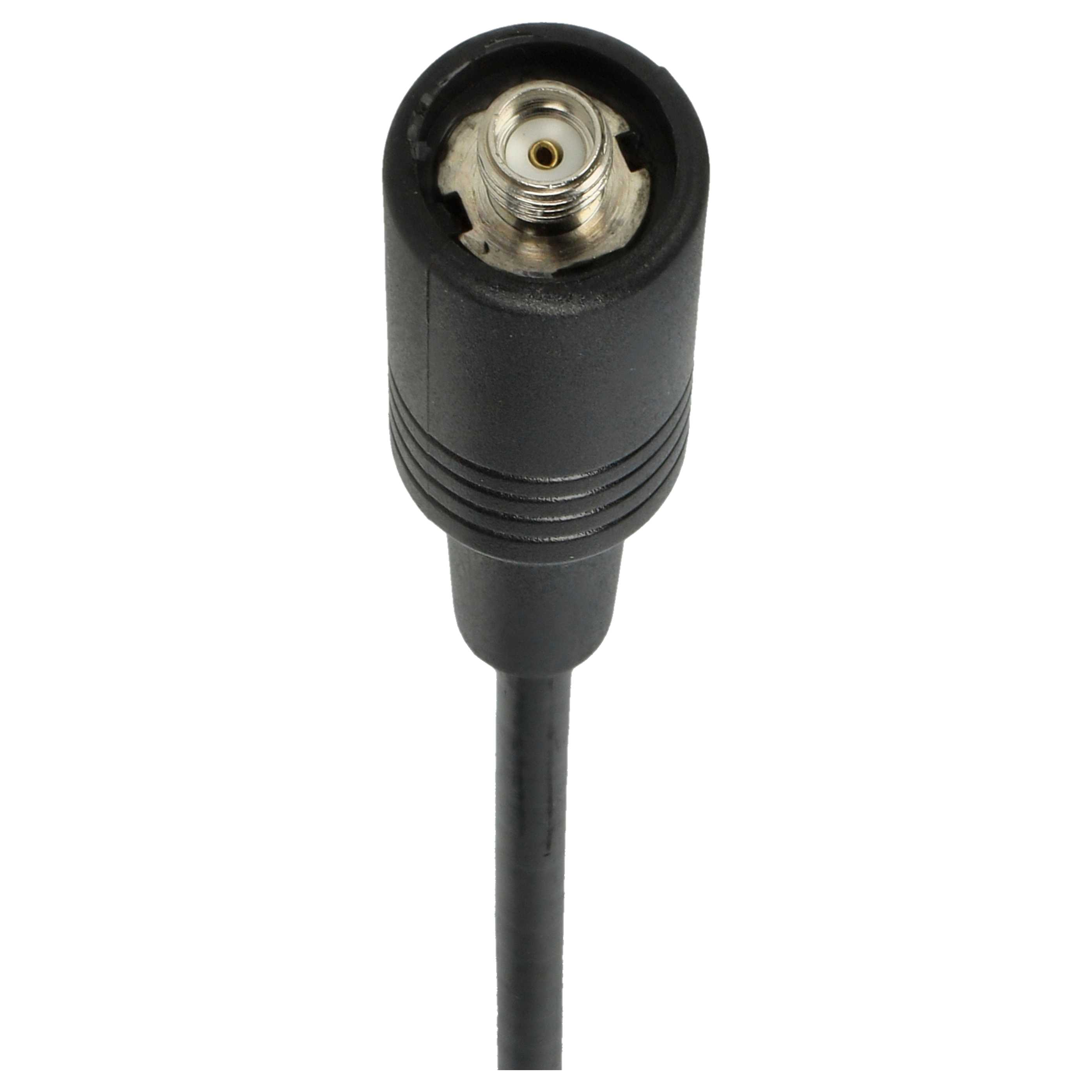 Schwarzer Antennenanschluss mit silberner Mitte. Der Stecker befindet sich auf weißem Hintergrund. Die Antenne ist vertikal.